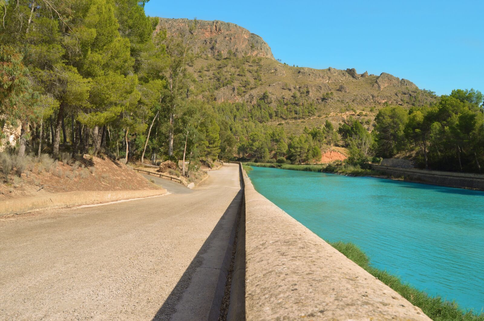 Nikon D3200 sample photo. Contrast, turquoise water, asphalt photography