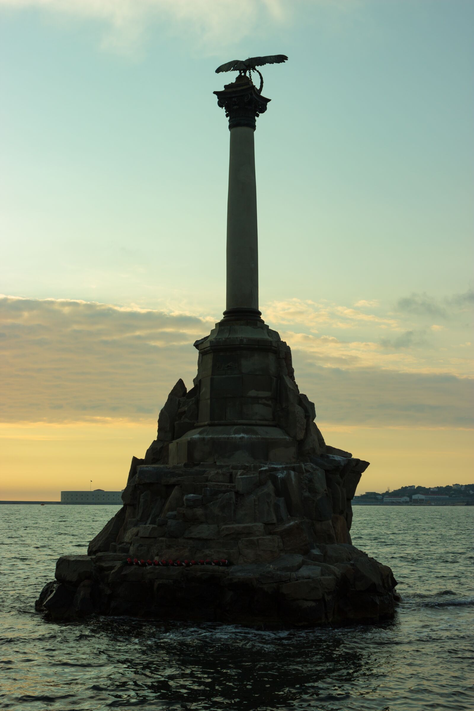 Canon EOS 600D (Rebel EOS T3i / EOS Kiss X5) sample photo. Monument, sea, summer photography