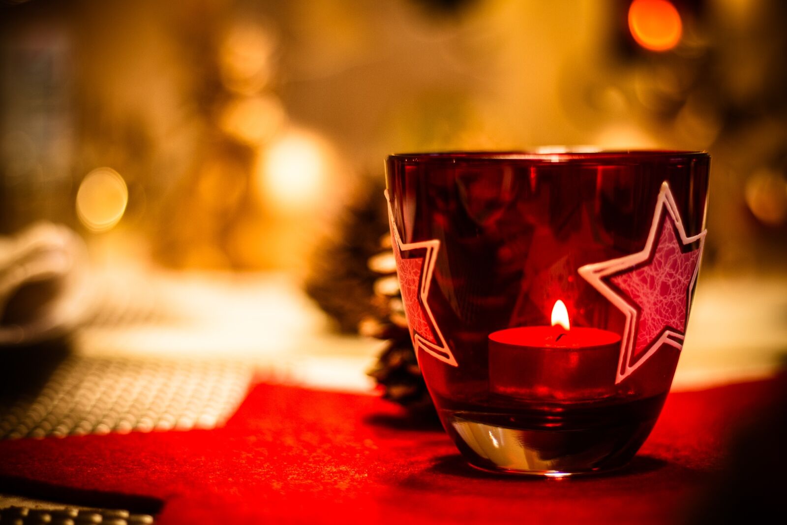 Canon EOS 70D + Canon EF 50mm F1.8 STM sample photo. Christmas, fir tree, christmas photography