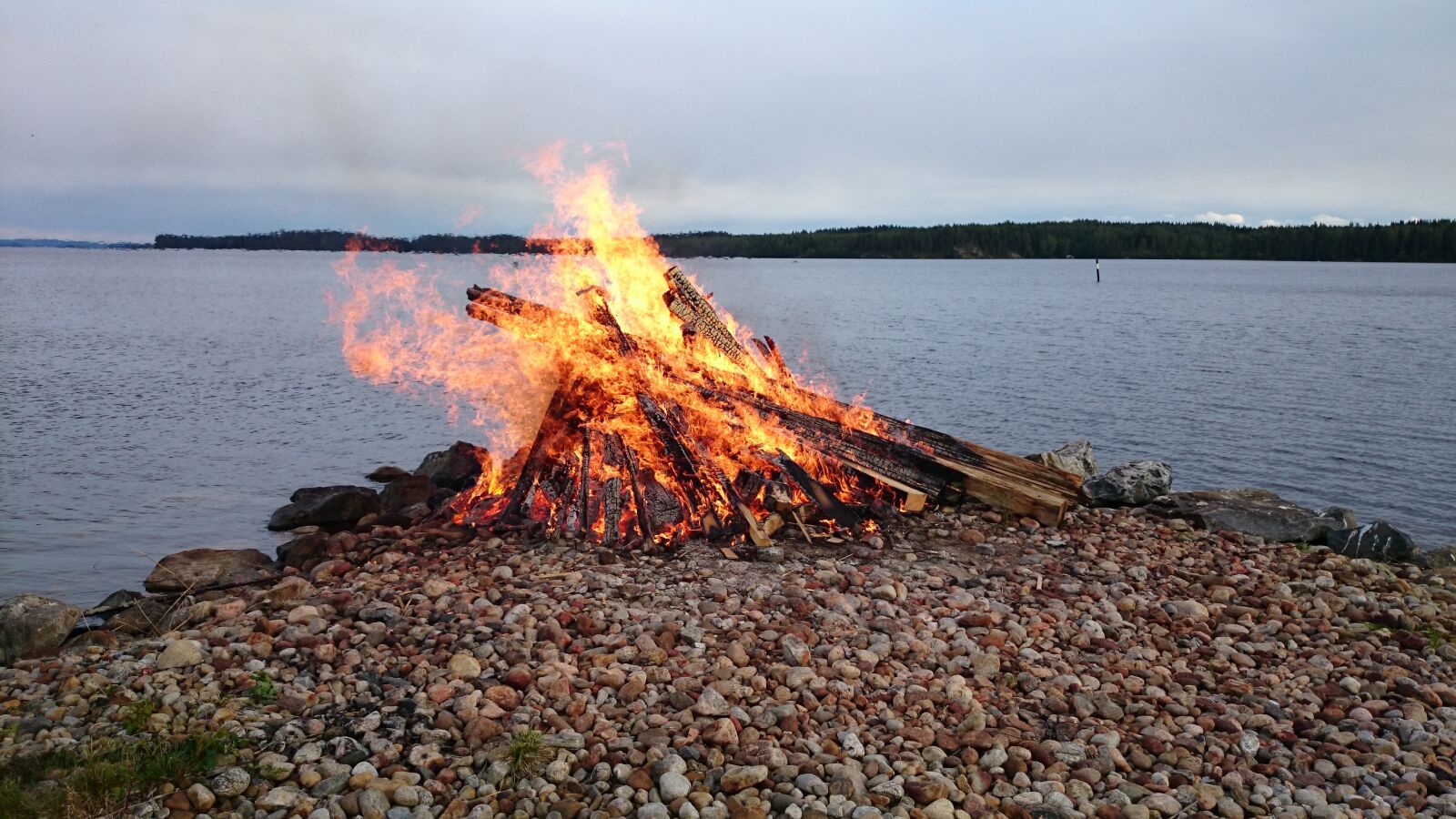 Sony Xperia Z1 sample photo. Rocky, bonfire, kojanlahti photography