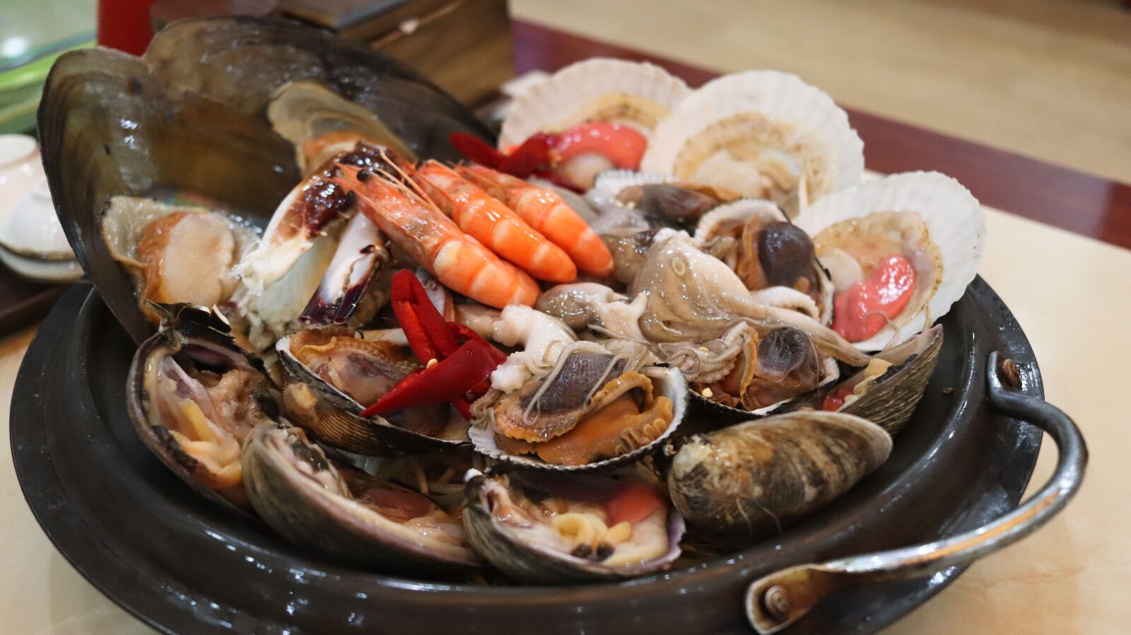Canon EF-S 24mm F2.8 STM sample photo. Clam, scallops, haemultang photography