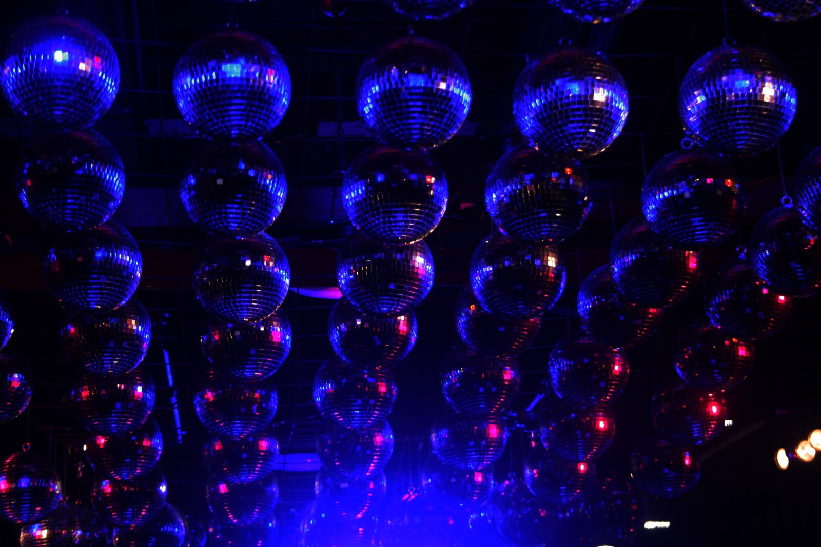 Canon EOS 350D (EOS Digital Rebel XT / EOS Kiss Digital N) sample photo. Light, colour, pattern photography