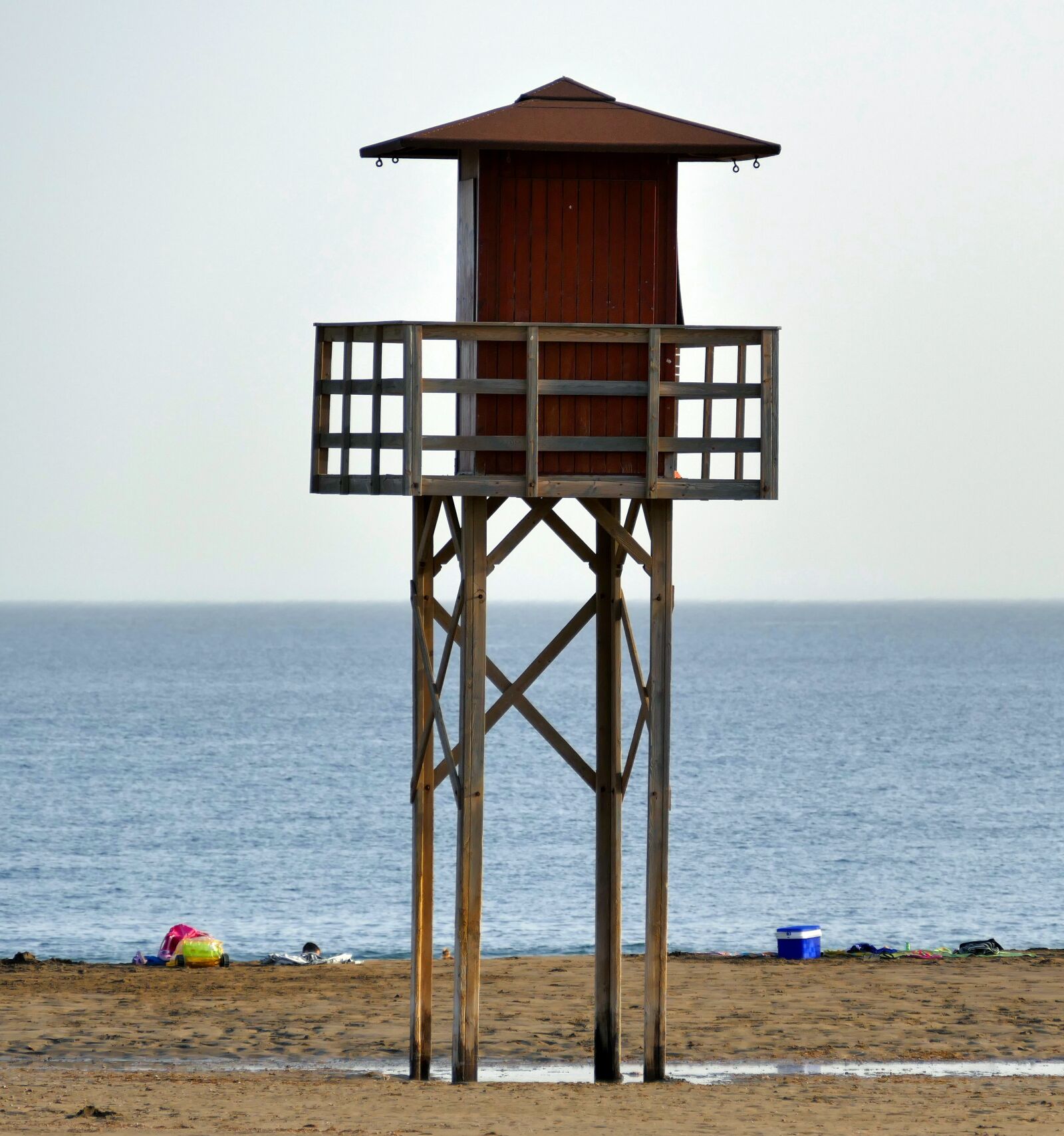Panasonic Lumix DMC-FZ1000 sample photo. Beach, lifesaver, sea photography