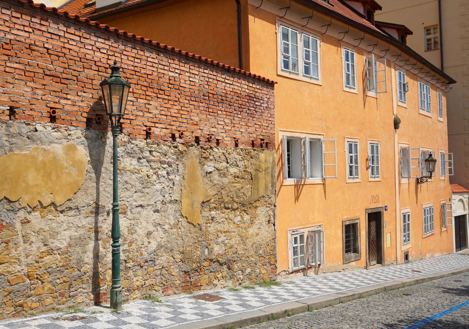 Sony Alpha a5000 (ILCE 5000) sample photo. Street, prague, czechia photography