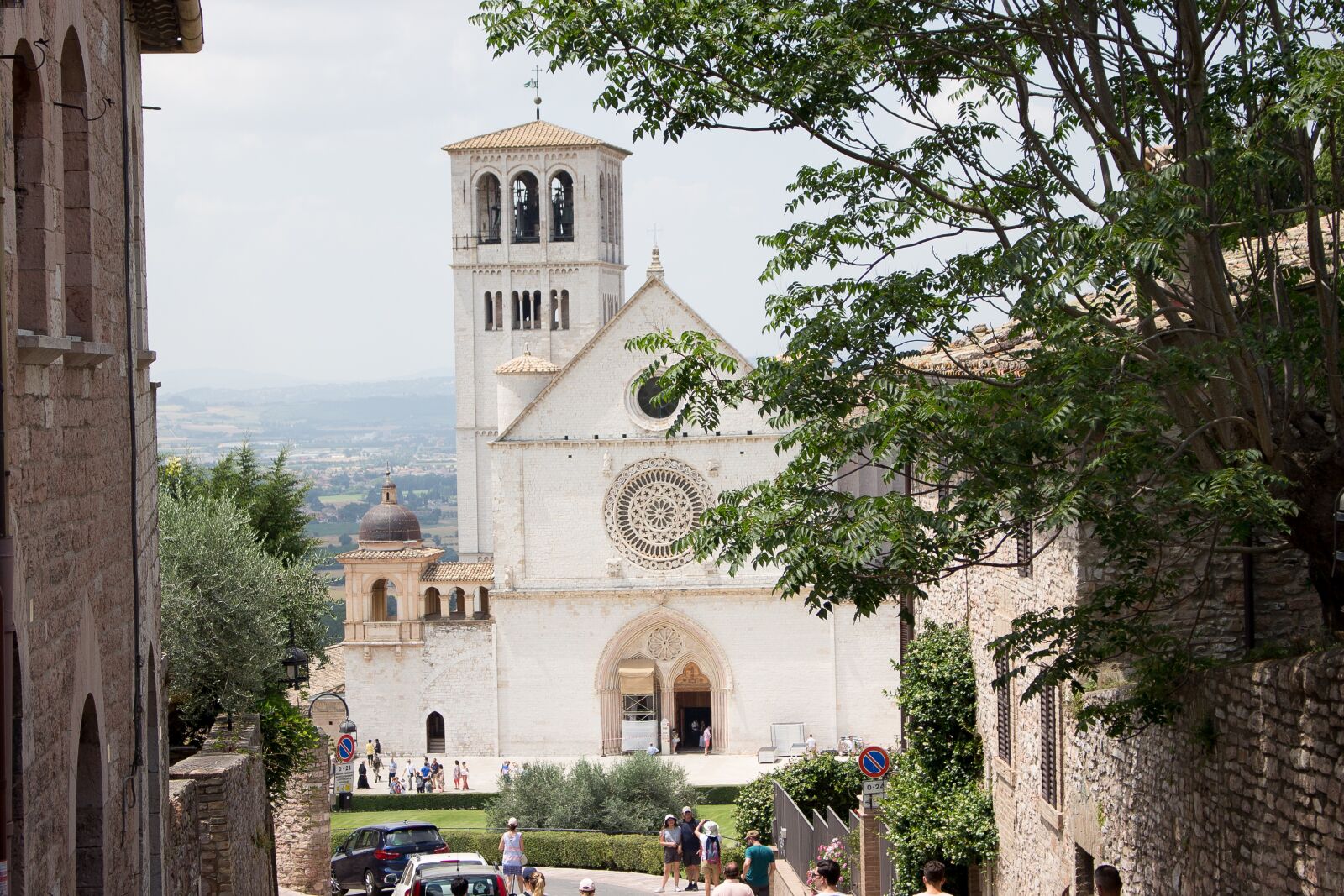 Canon EOS 700D (EOS Rebel T5i / EOS Kiss X7i) sample photo. Assisi, the basilica of photography