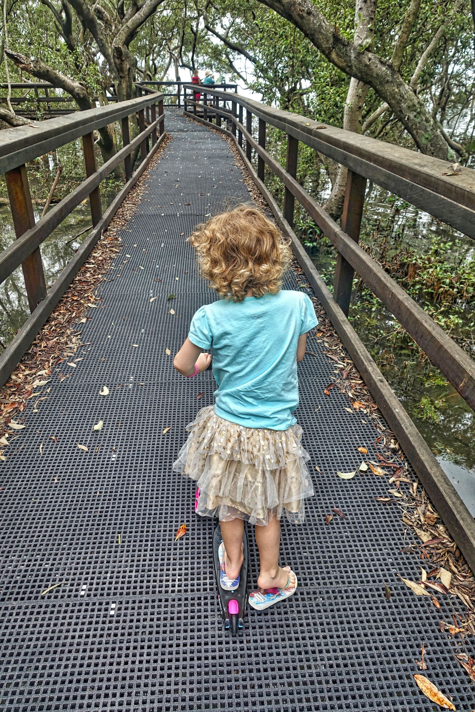 Sony Cyber-shot DSC-RX100 III sample photo. Girl, path, walk photography