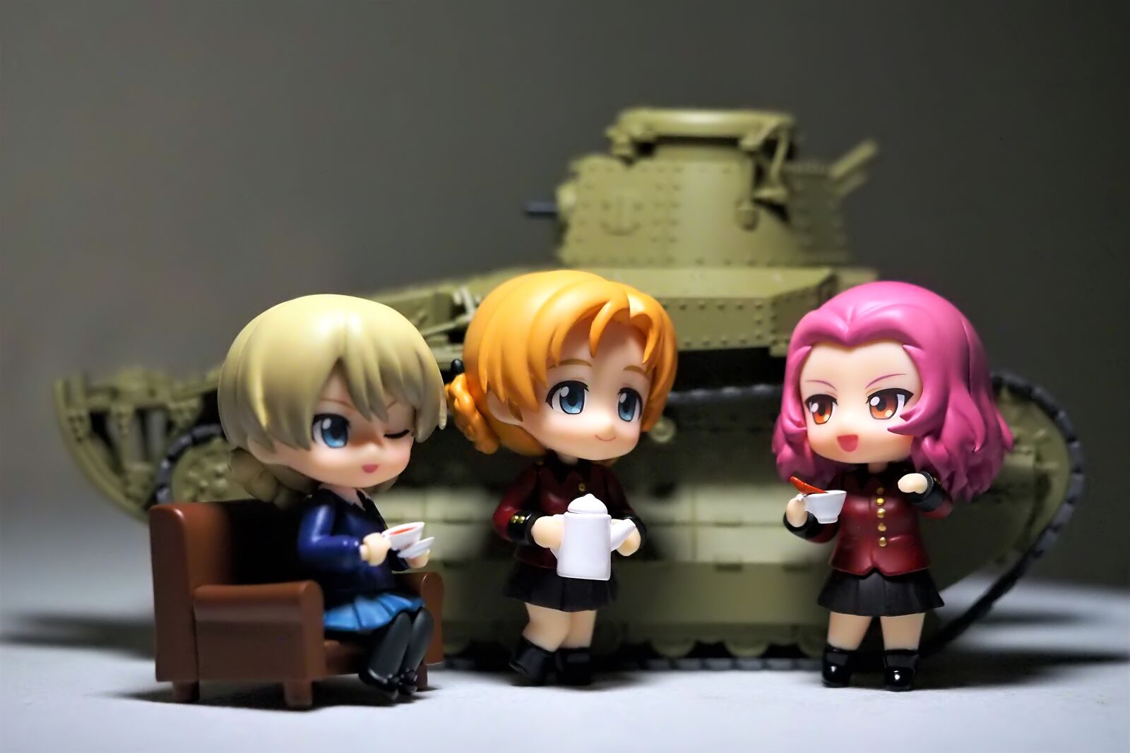 Olympus M.Zuiko Digital ED 60mm F2.8 Macro sample photo. Girls, and, panzer photography