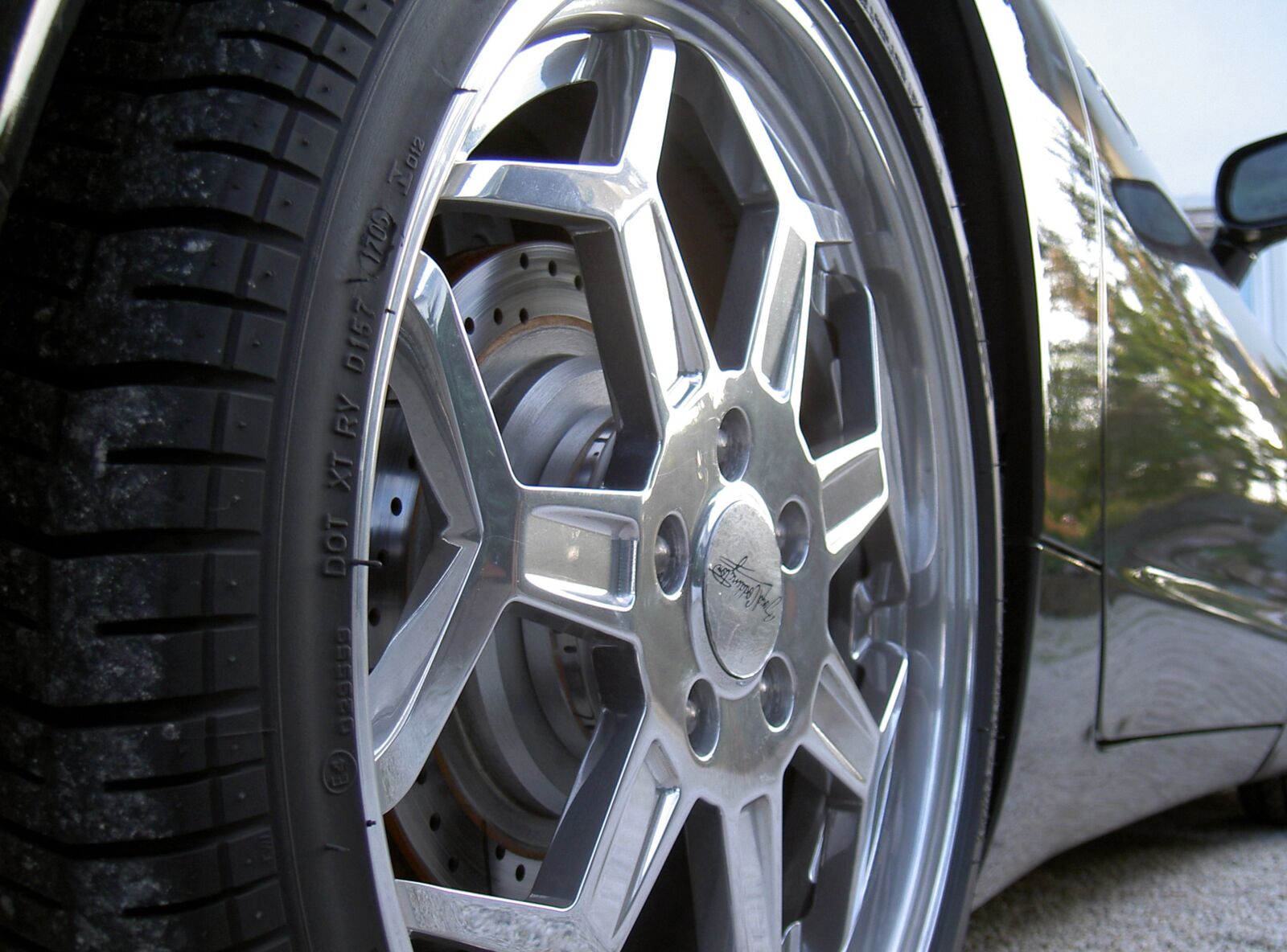 KONICA MINOLTA DIGITAL CAMERA KD-400Z sample photo. Auto, mature, auto tires photography