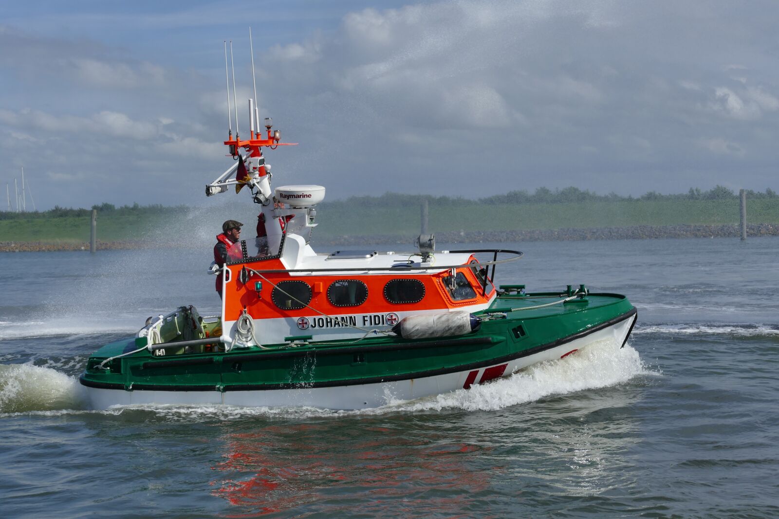 Panasonic Lumix DMC-FZ1000 sample photo. Sar, boat, lifeboat photography