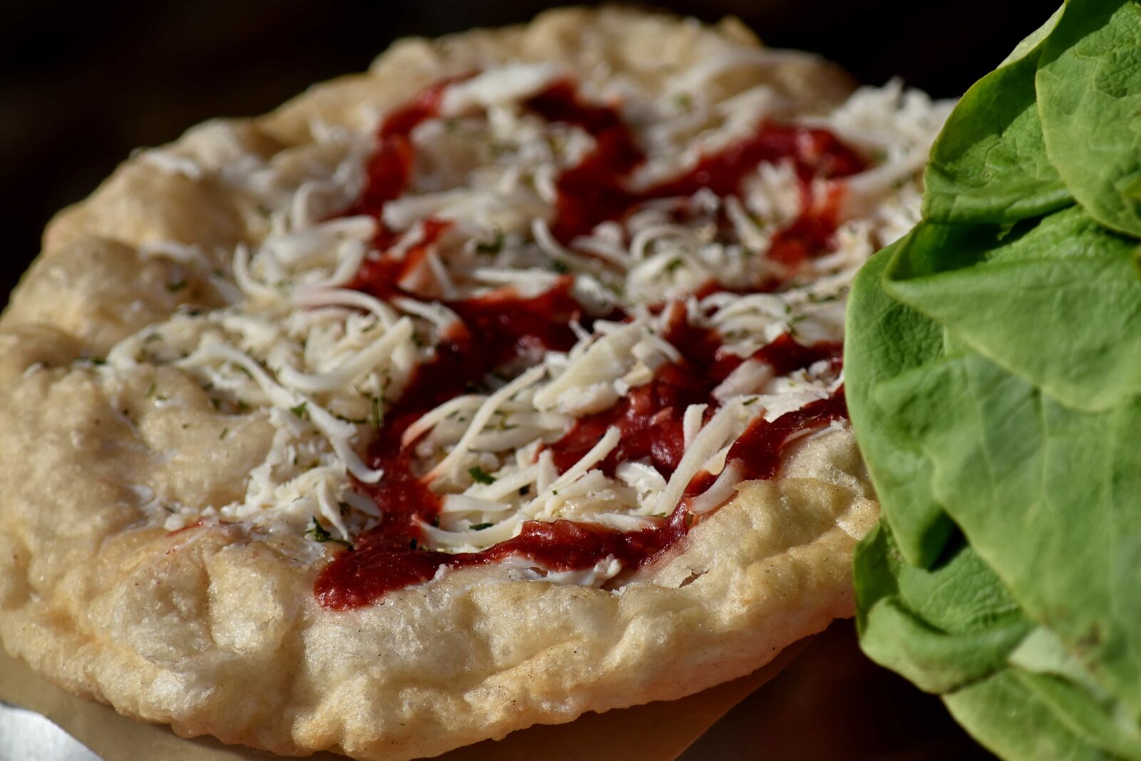 Nikon D5500 sample photo. Cheese, lettuce, pizza, salad photography