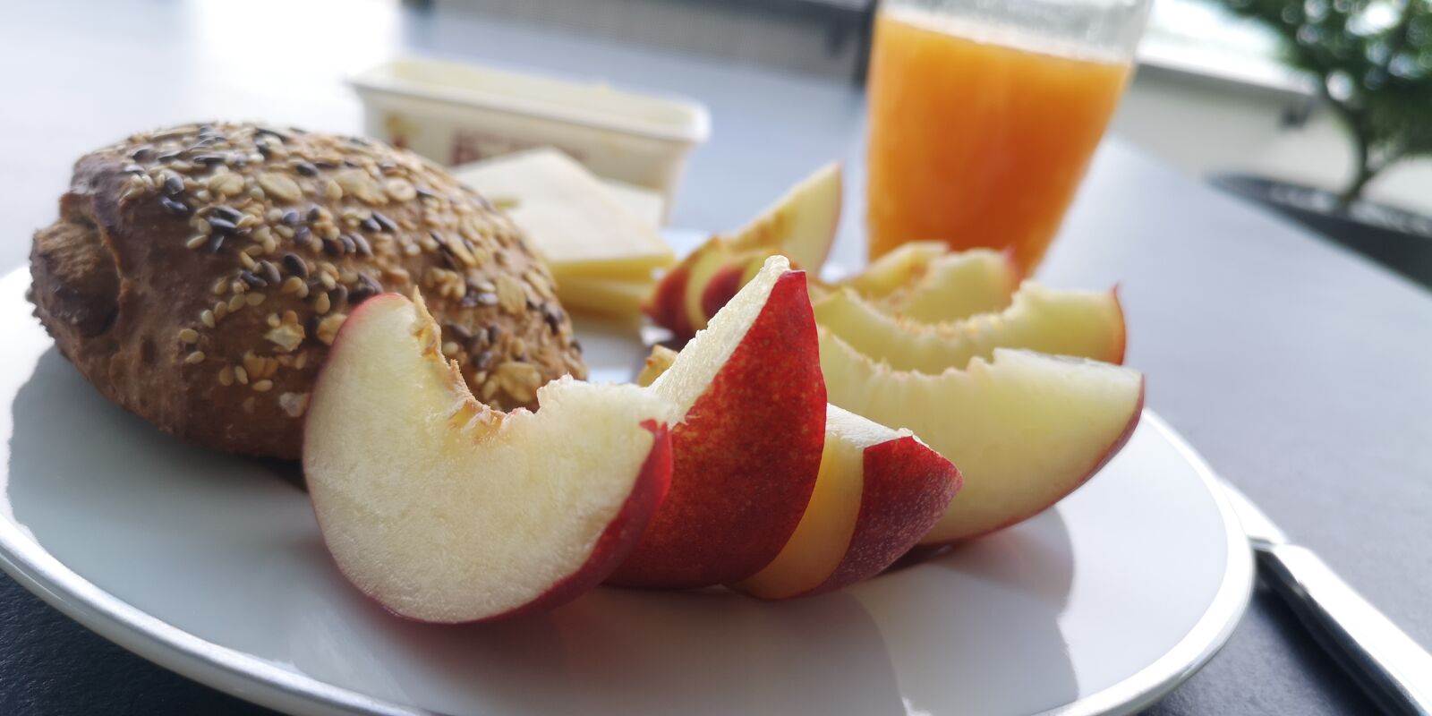 HUAWEI CLT-L29 sample photo. Breakfast, fruits, roll photography