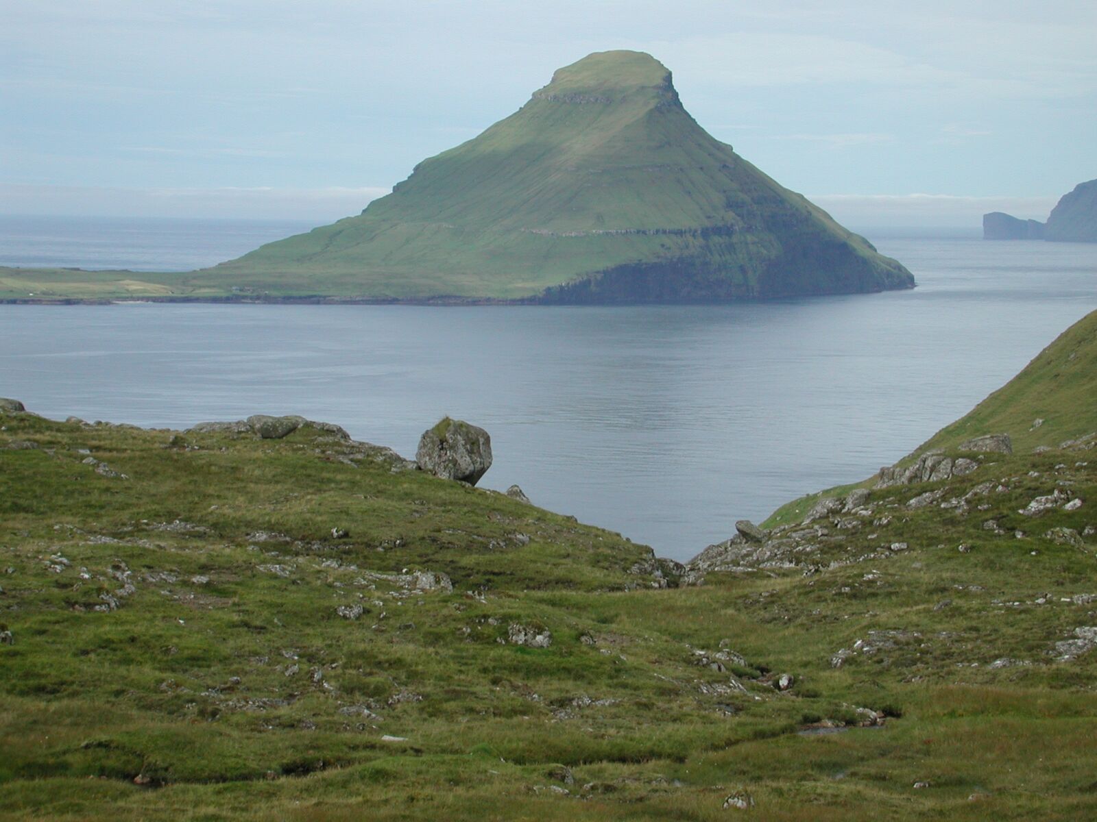 Nikon E990 sample photo. Faroe islands, mountains, summer photography