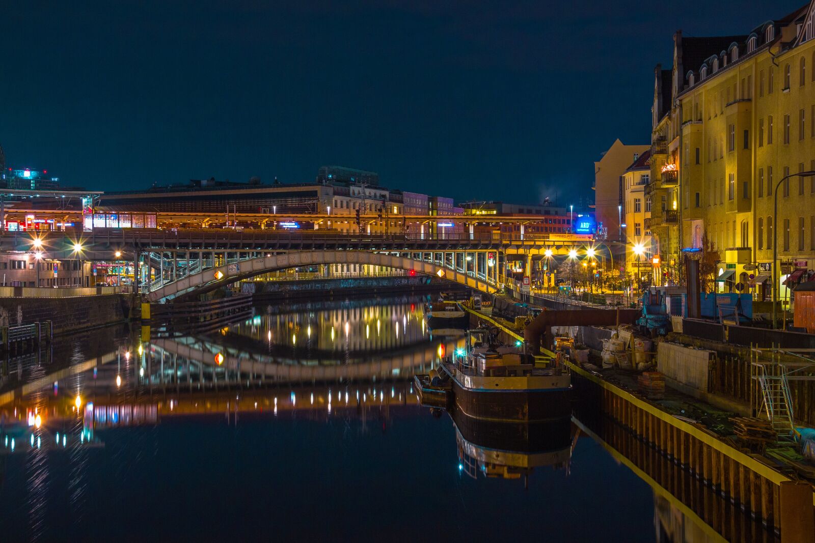 Canon EOS 700D (EOS Rebel T5i / EOS Kiss X7i) sample photo. Berlin, spree, capital photography