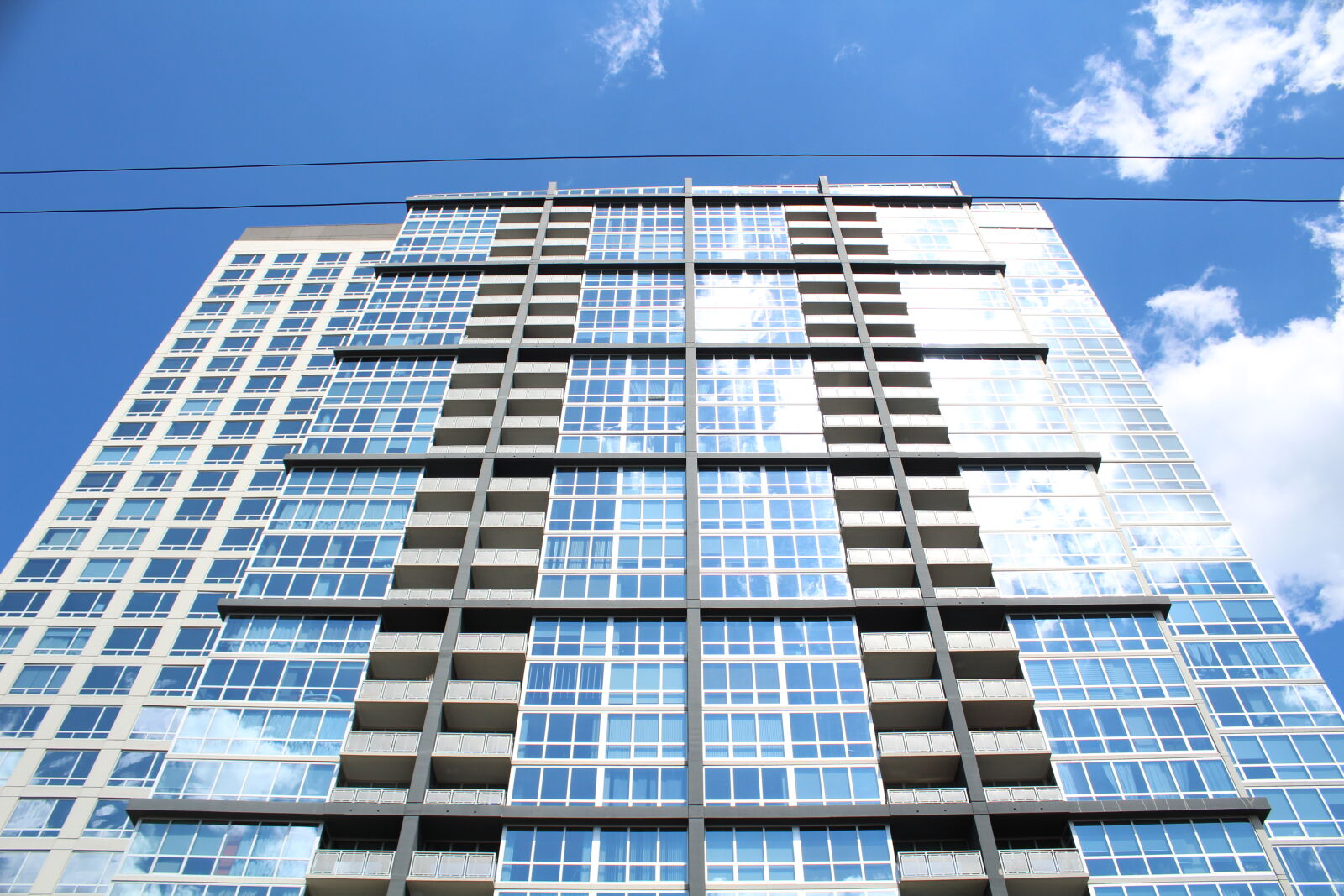 Canon EOS 1300D (EOS Rebel T6 / EOS Kiss X80) sample photo. Blue, sky, building, chicago photography