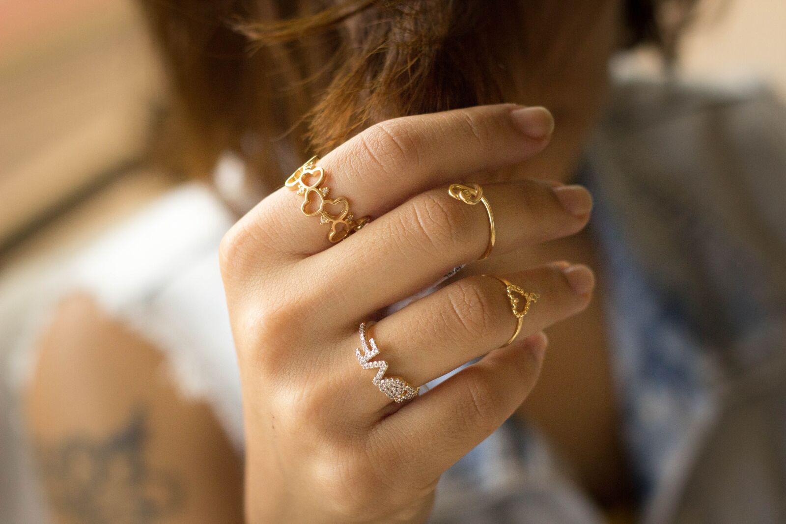 Canon EOS 600D (Rebel EOS T3i / EOS Kiss X5) + Canon EF 50mm F1.8 II sample photo. Rings, jewels, gold photography