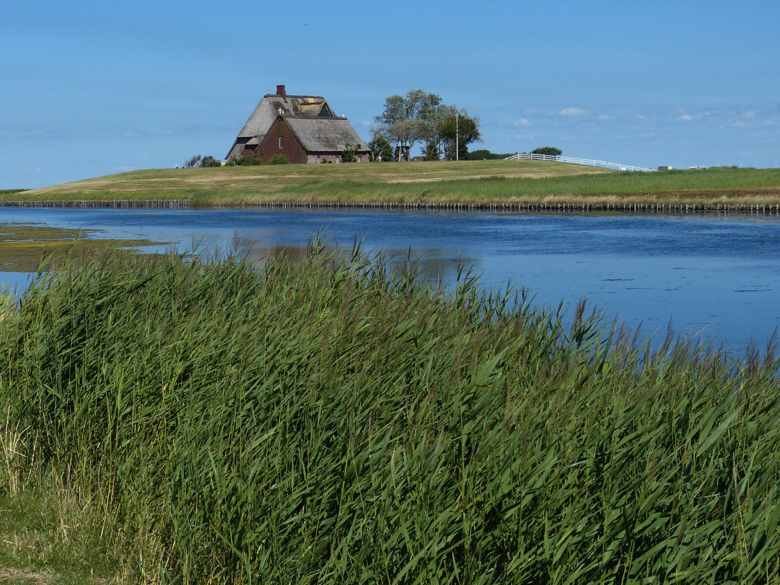 Panasonic Lumix DMC-FZ150 sample photo. Hallig, hooge, terp photography