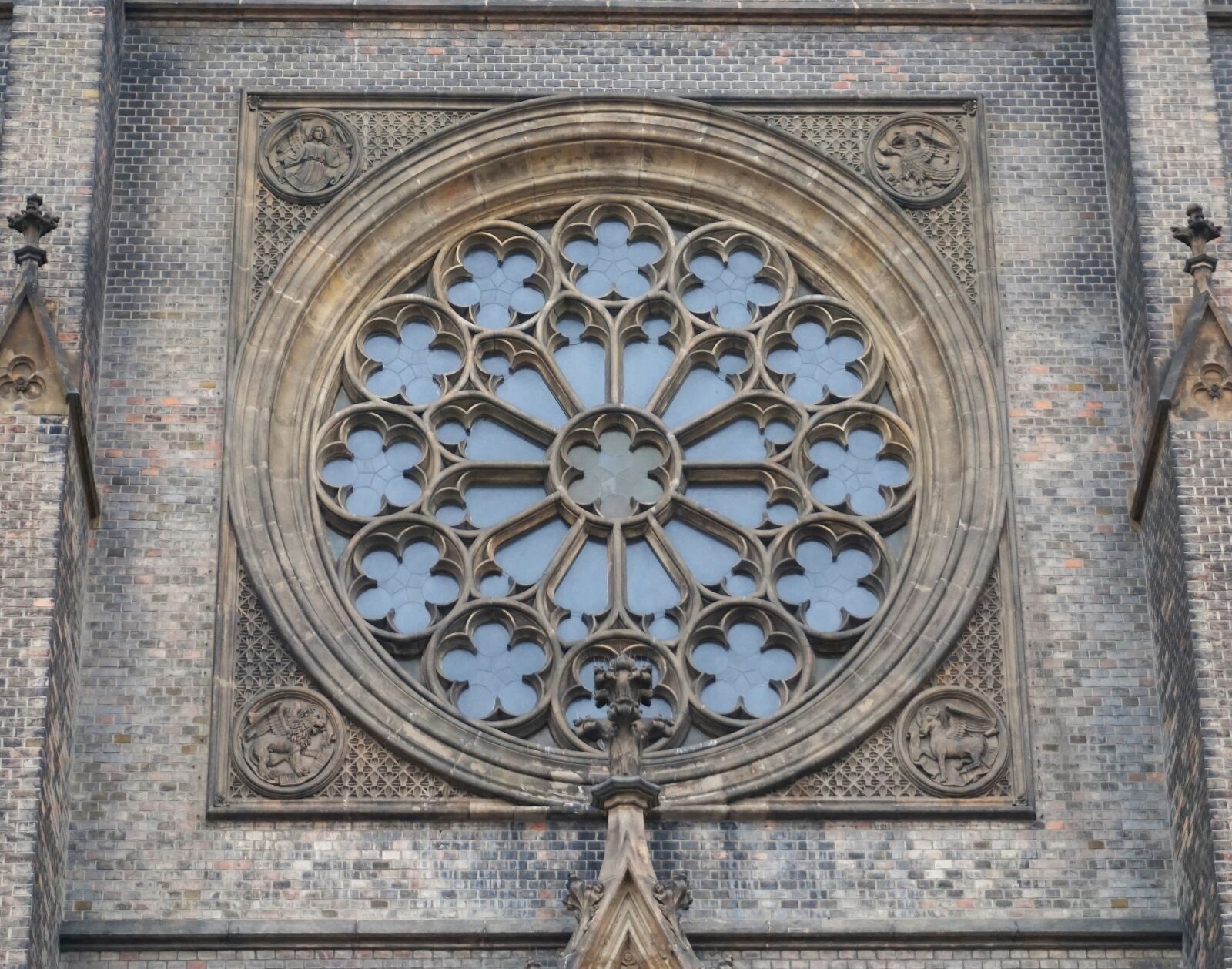 Sony Alpha a5000 (ILCE 5000) sample photo. Rosette window, prague, czechia photography