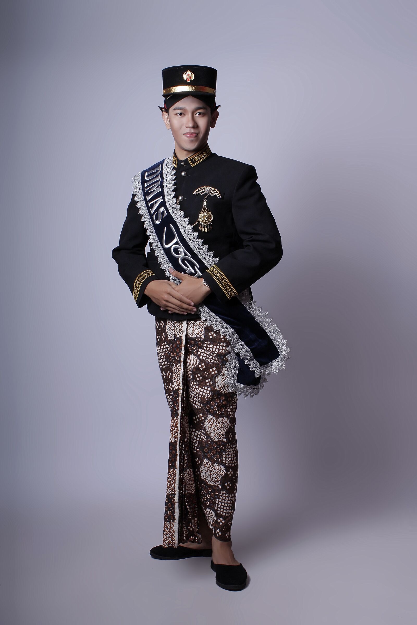 Canon EOS 1100D (EOS Rebel T3 / EOS Kiss X50) sample photo. Culture man, traditional, indonesian photography