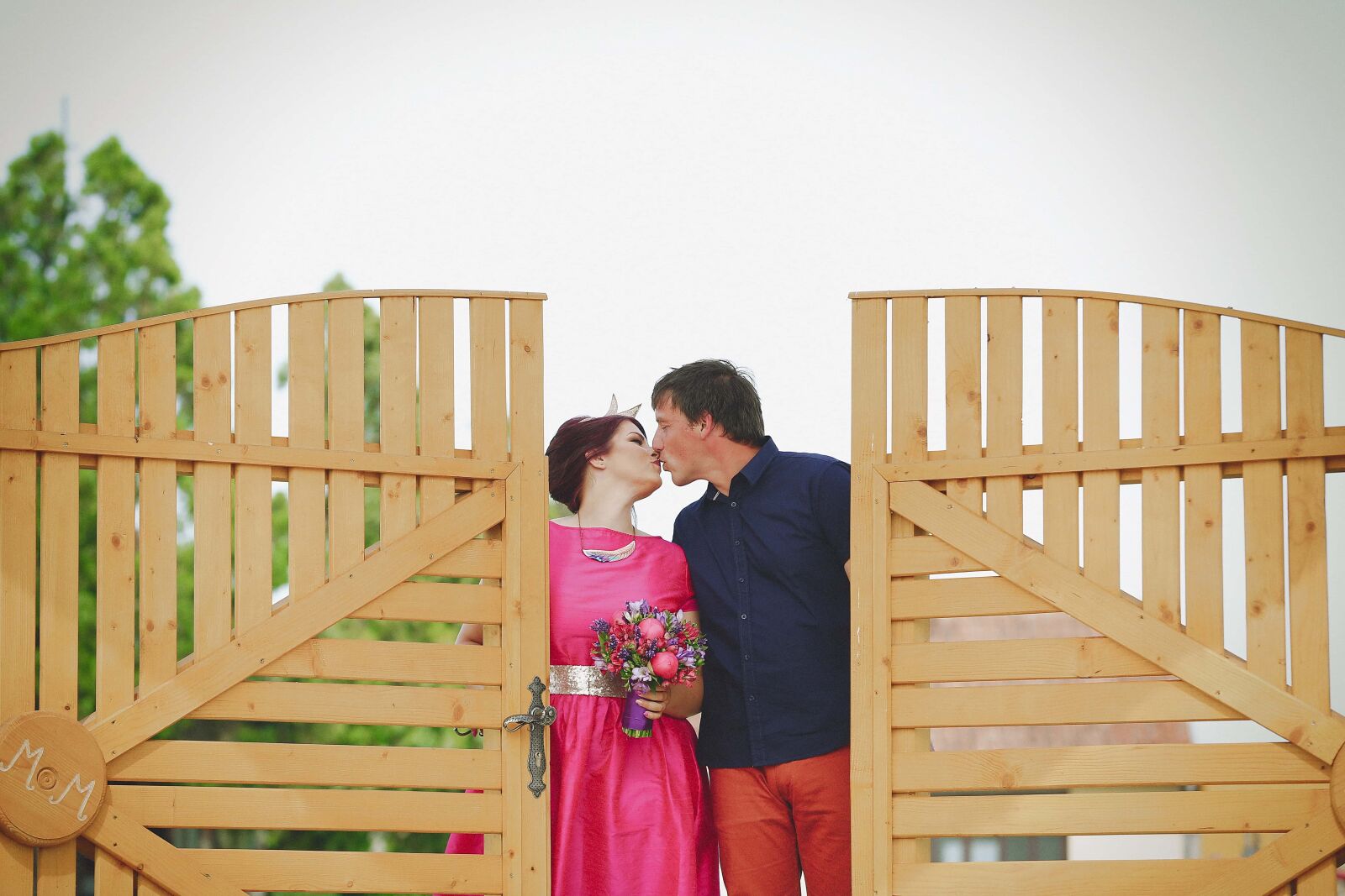 Canon EOS 5D Mark III sample photo. Boyfriend, girlfriend, kiss, front photography