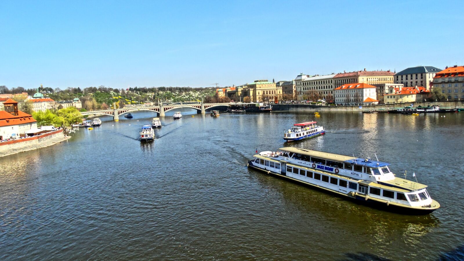 Sony Cyber-shot DSC-HX300 sample photo. River, prague, boat photography