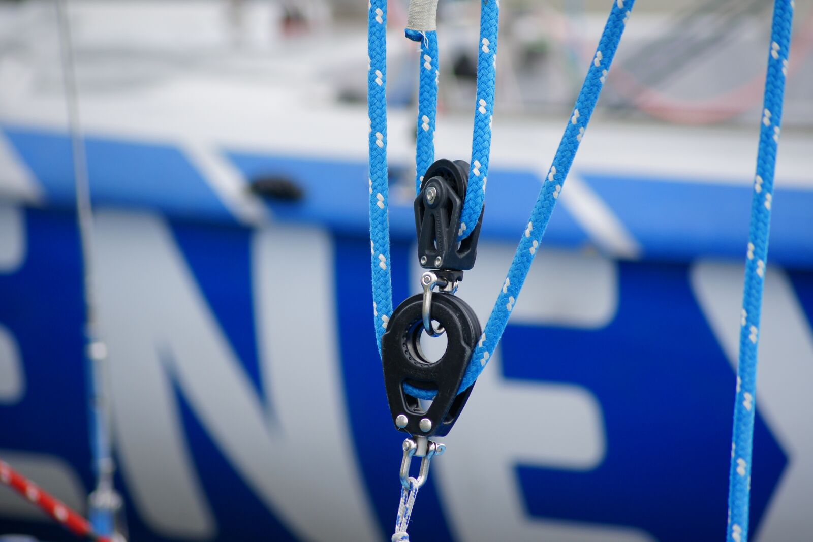 Sony Alpha DSLR-A500 sample photo. Blocks, rope, sailing photography