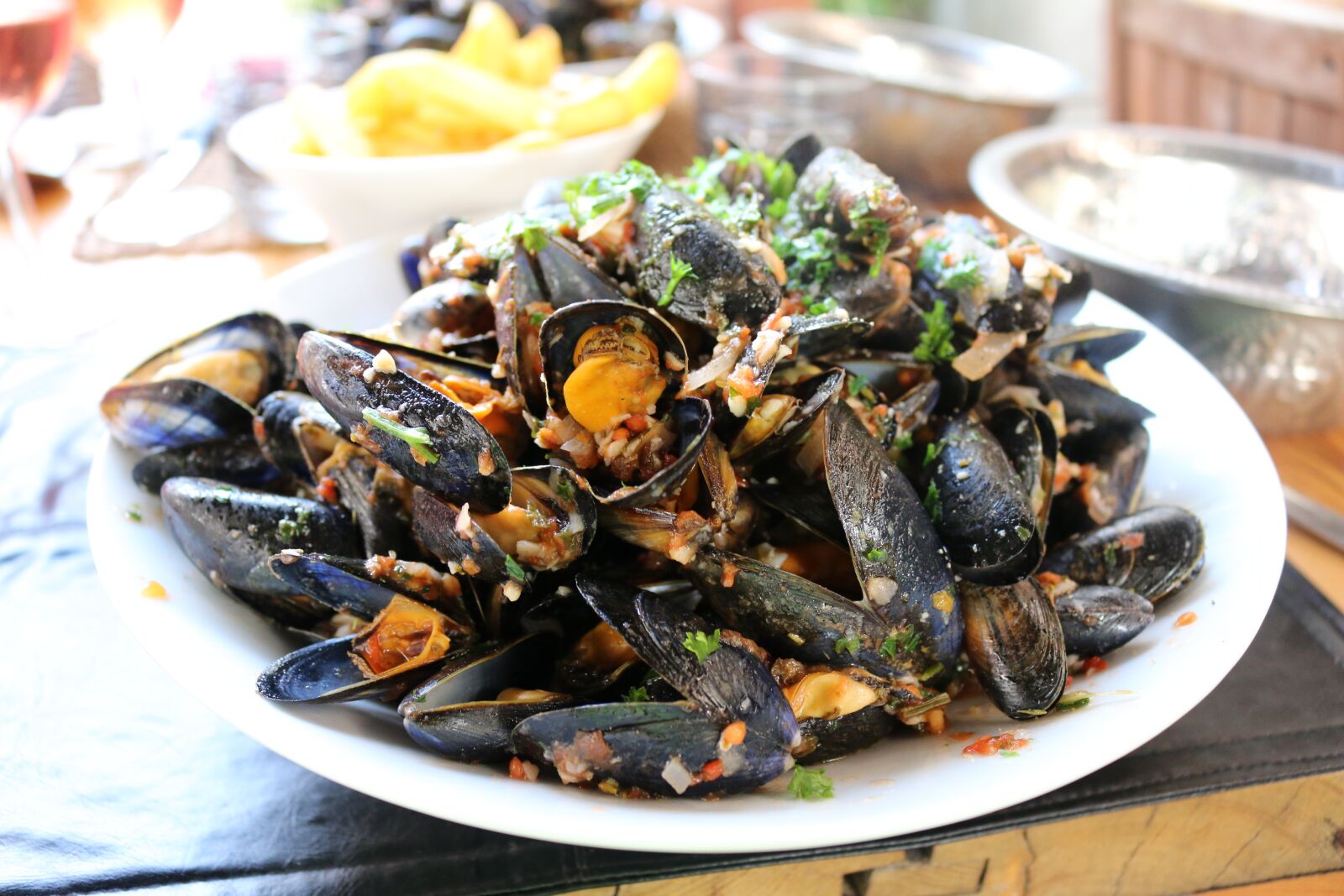 Canon EOS 70D sample photo. Mussels, eat, food photography