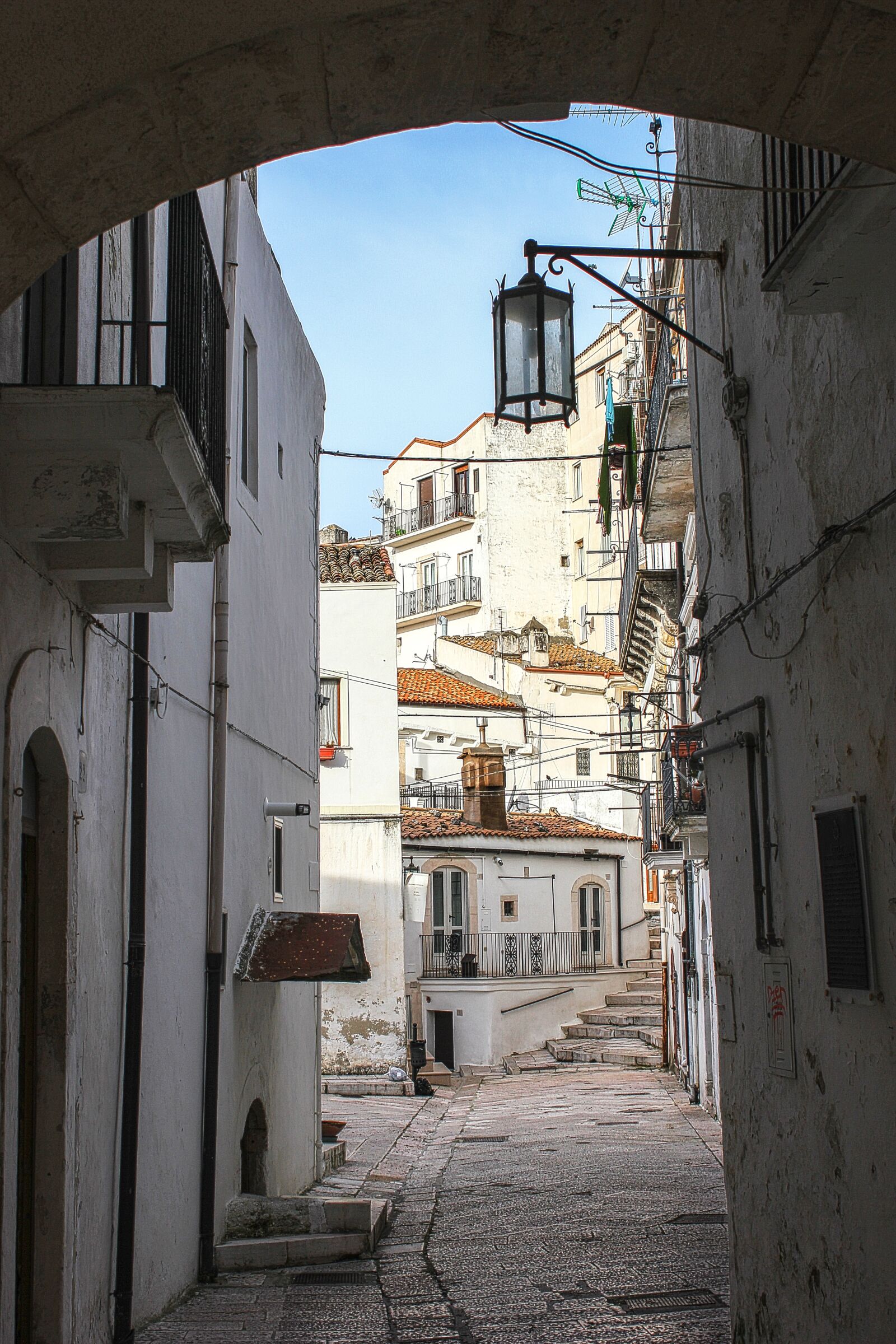 Canon EOS 550D (EOS Rebel T2i / EOS Kiss X4) sample photo. Houses, old village, passage photography