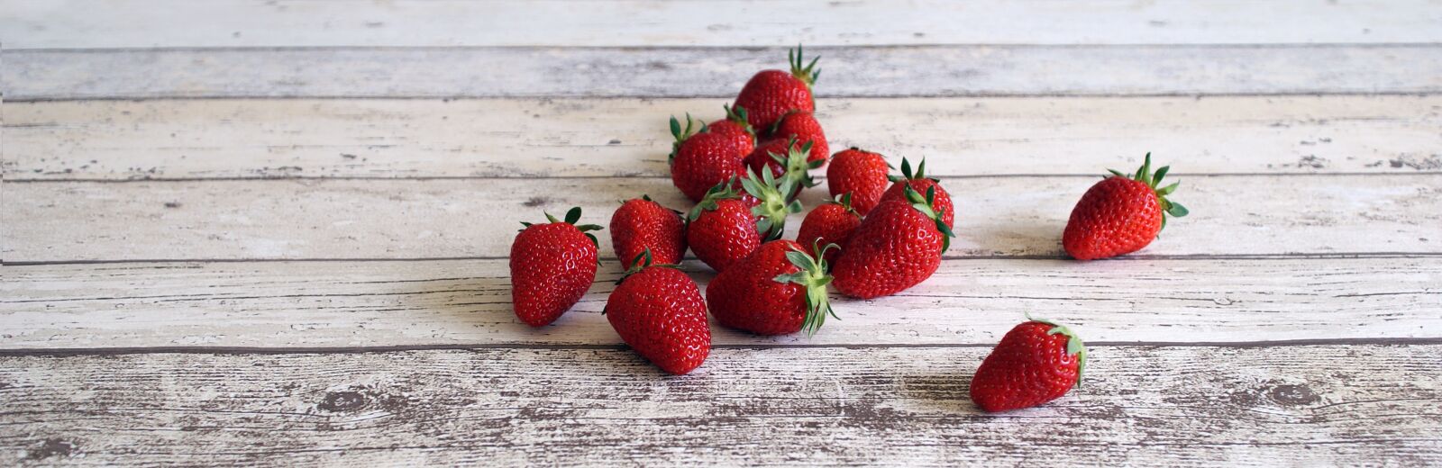 Sony Alpha DSLR-A300 sample photo. Strawberries, summer, dessert photography