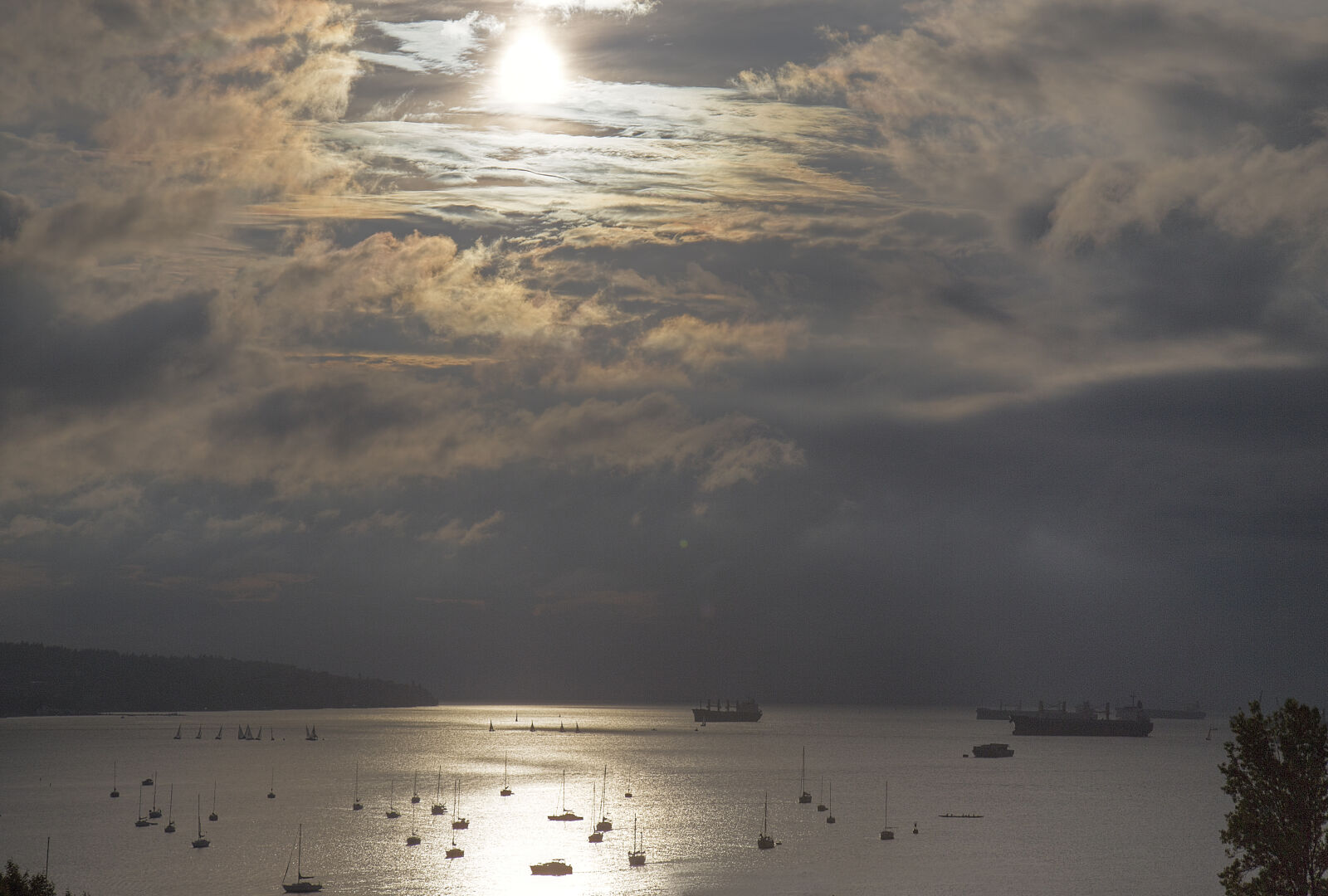 Canon EF 24-105mm F4L IS USM sample photo. Boats, clouds, hdr, ocean photography