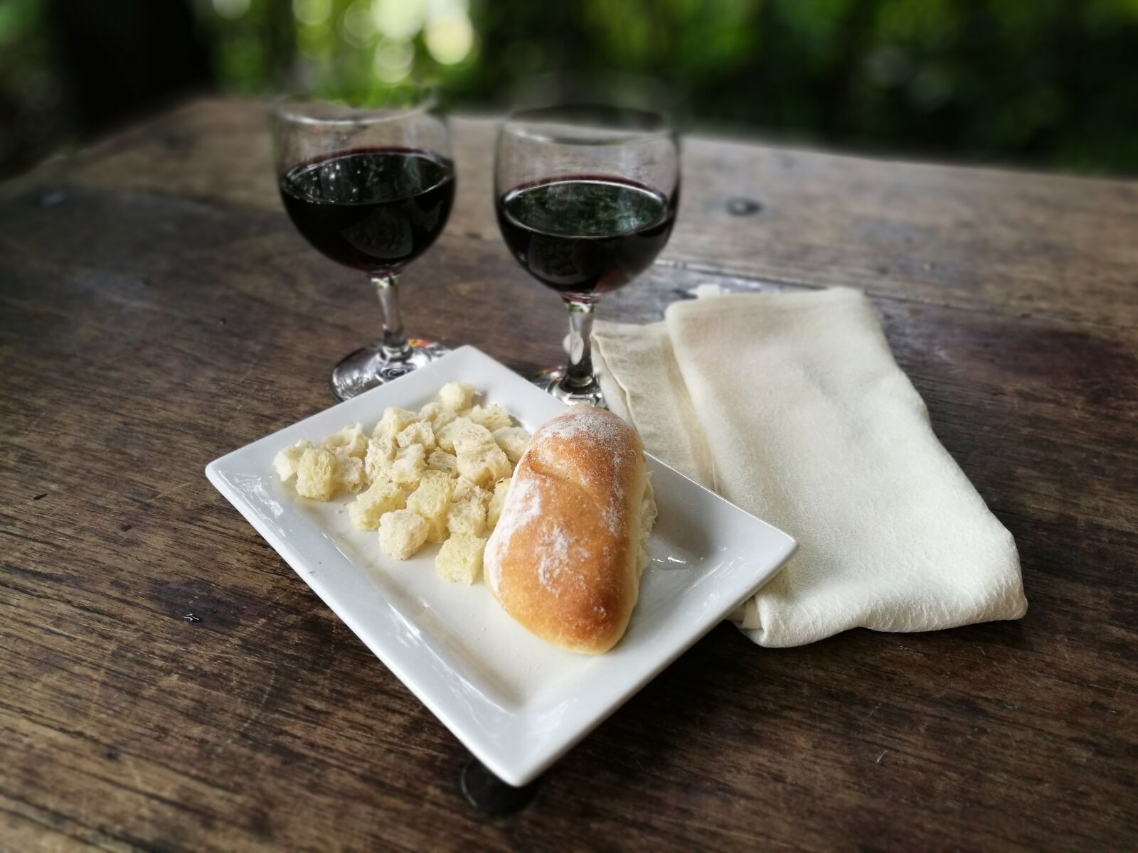HUAWEI P9 sample photo. Bread, napkin, red, wine photography
