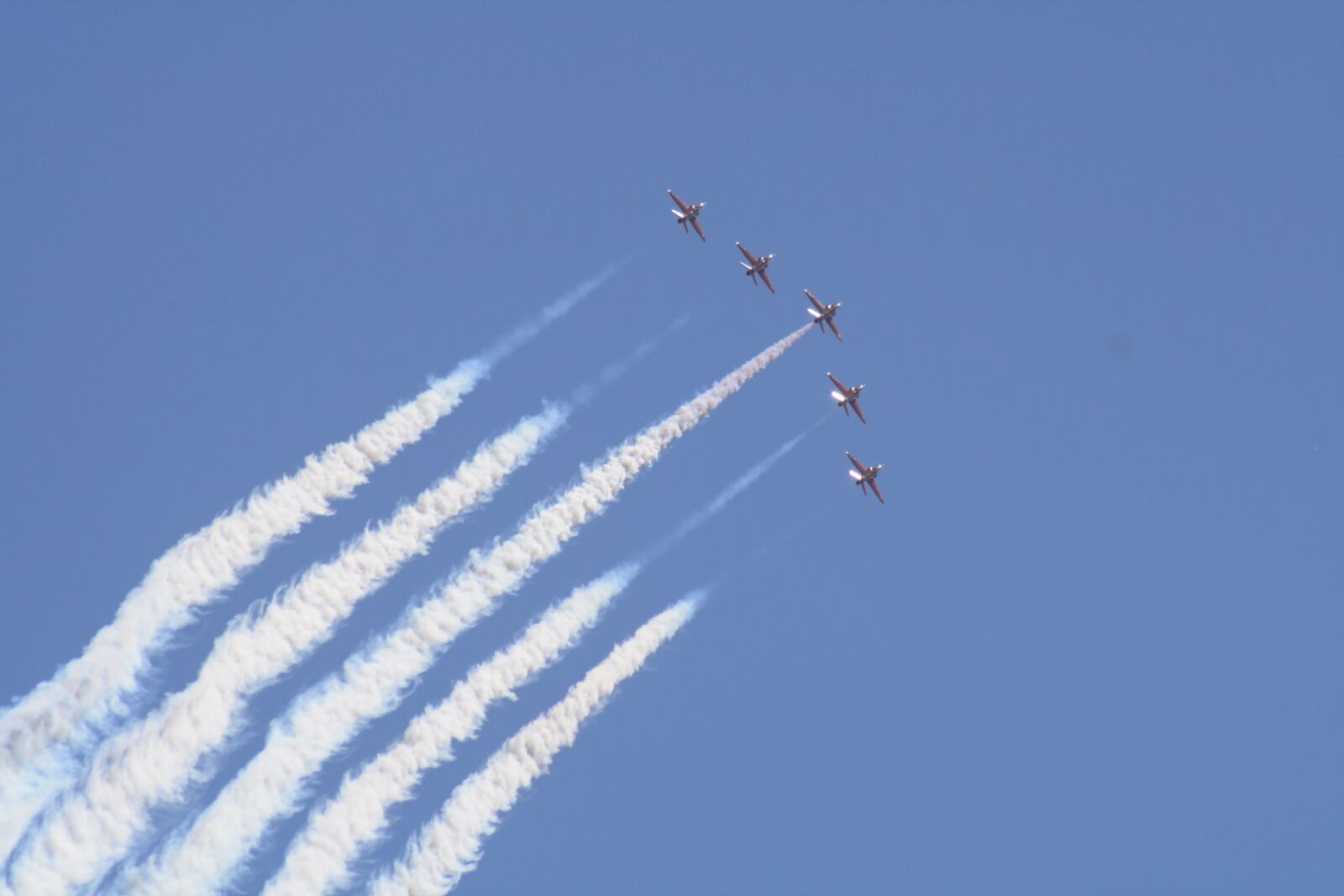 Canon EOS 1000D (EOS Digital Rebel XS / EOS Kiss F) sample photo. Red arrows, red, arrows photography