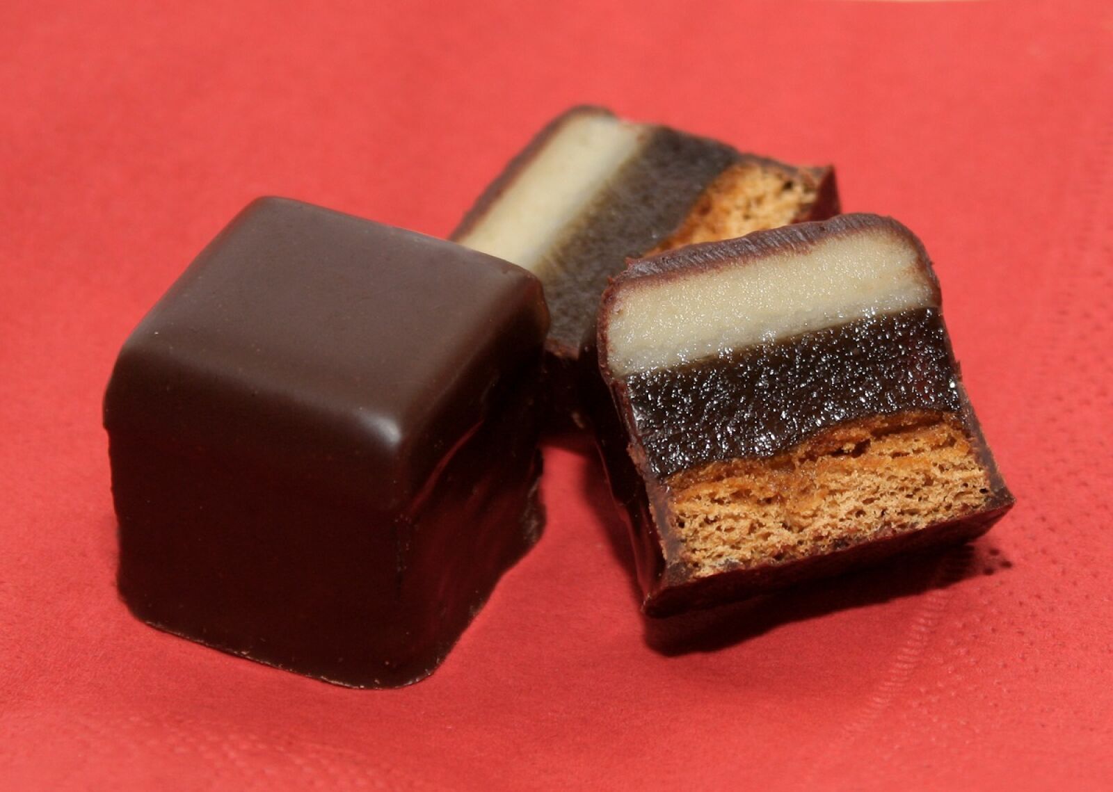 Canon EOS 450D (EOS Rebel XSi / EOS Kiss X2) sample photo. Dominoes, sweetness, pastries photography