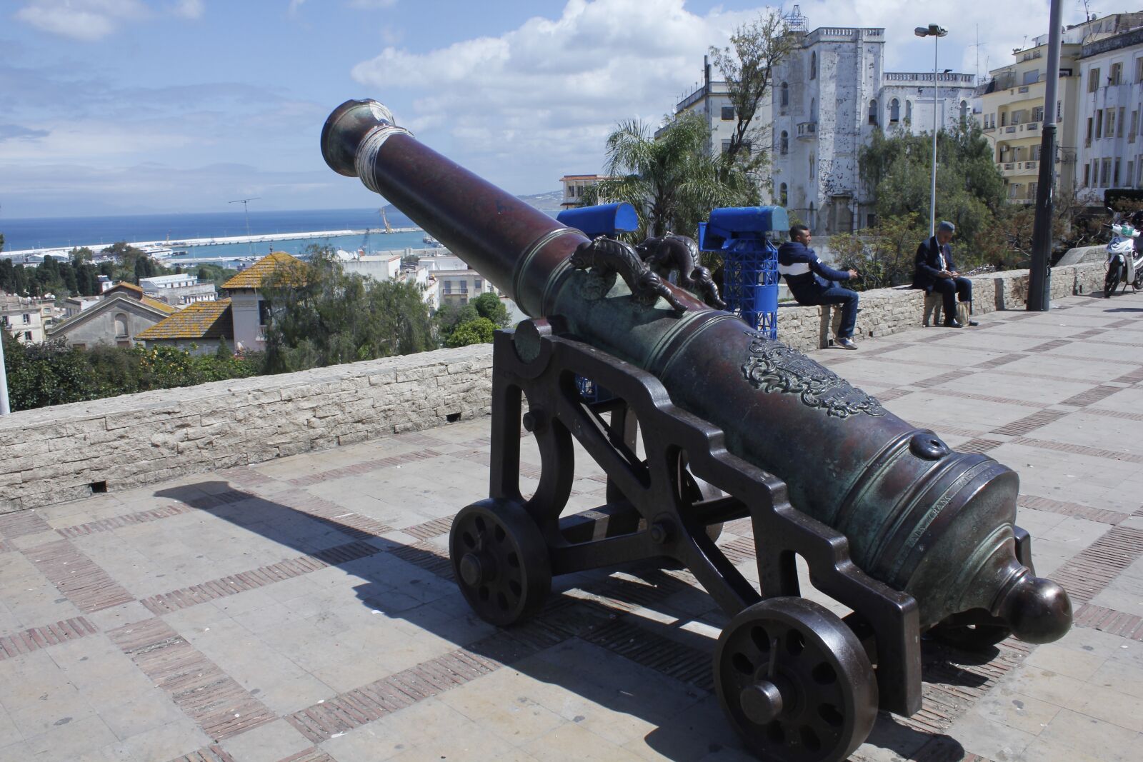 Canon EOS 550D (EOS Rebel T2i / EOS Kiss X4) sample photo. Cannon, war, gun photography