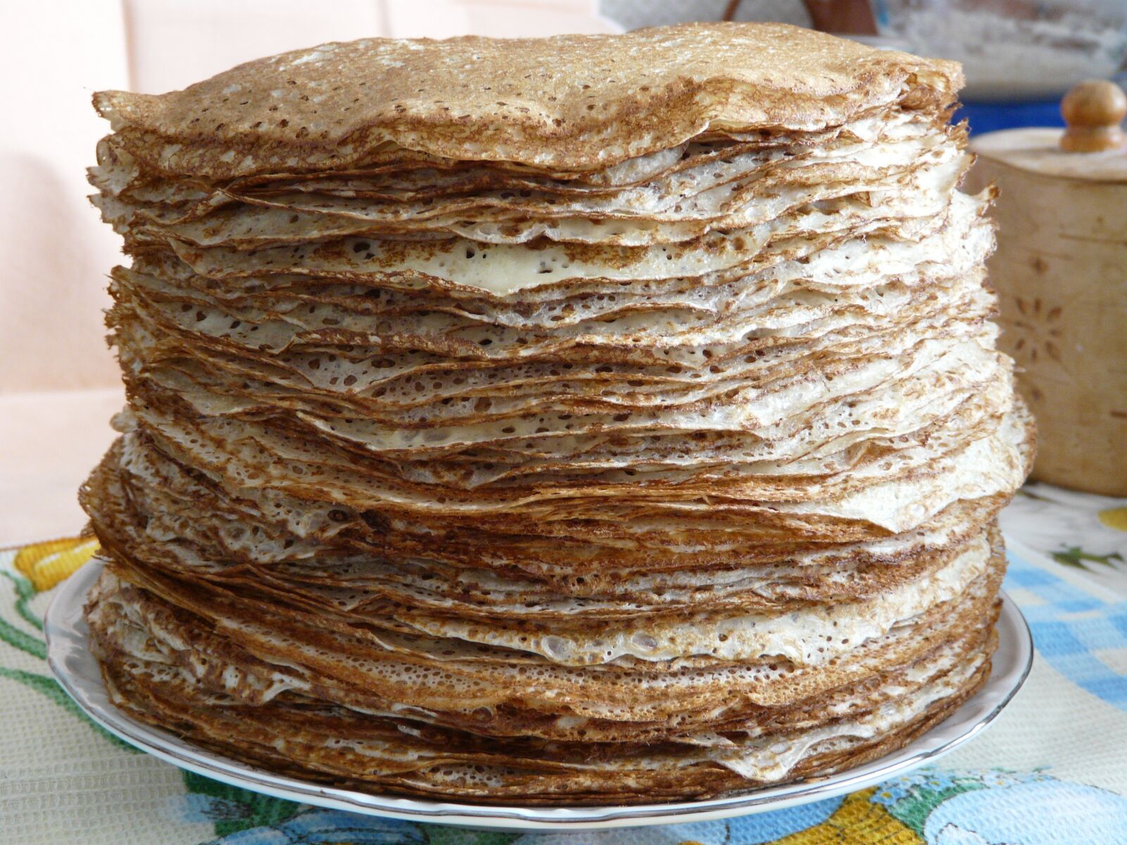 Panasonic DMC-FZ18 sample photo. Carnival, pancakes, holiday photography