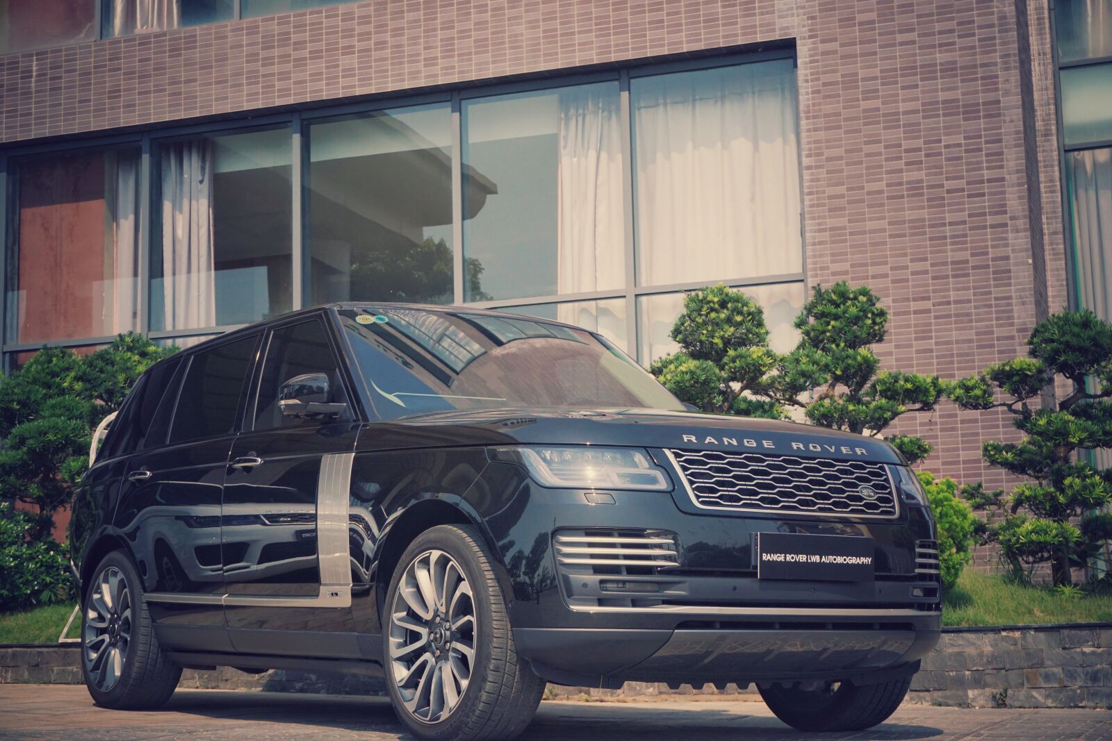 Sony a6000 sample photo. Car, rangerover, autobiography photography