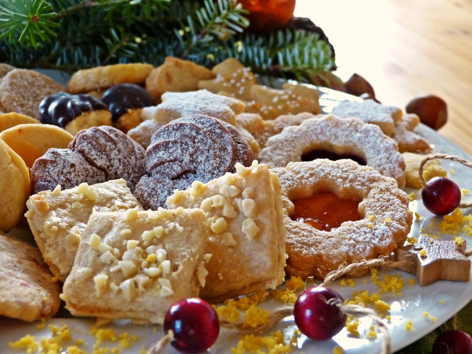 Panasonic Lumix DMC-FZ150 sample photo. Christmas cookies, cookie plate photography