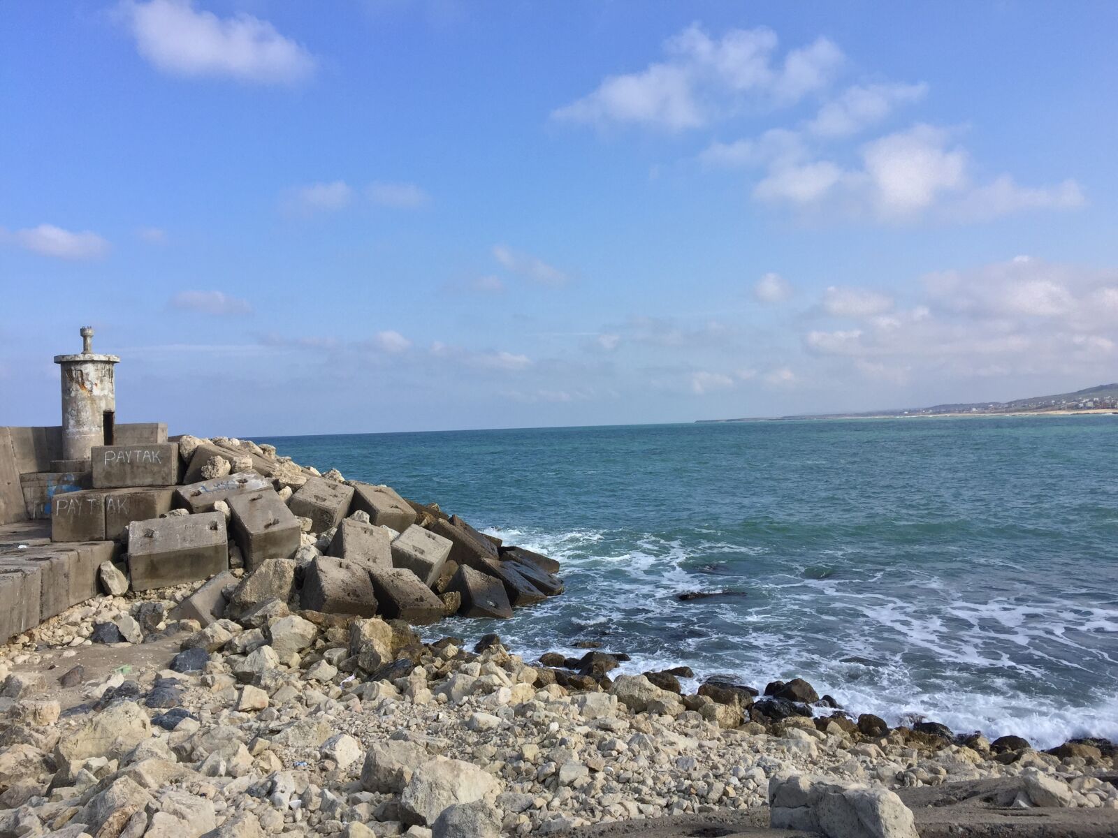 iPhone 6 Plus back camera 4.15mm f/2.2 sample photo. Lighthouse, rocks, seashore photography
