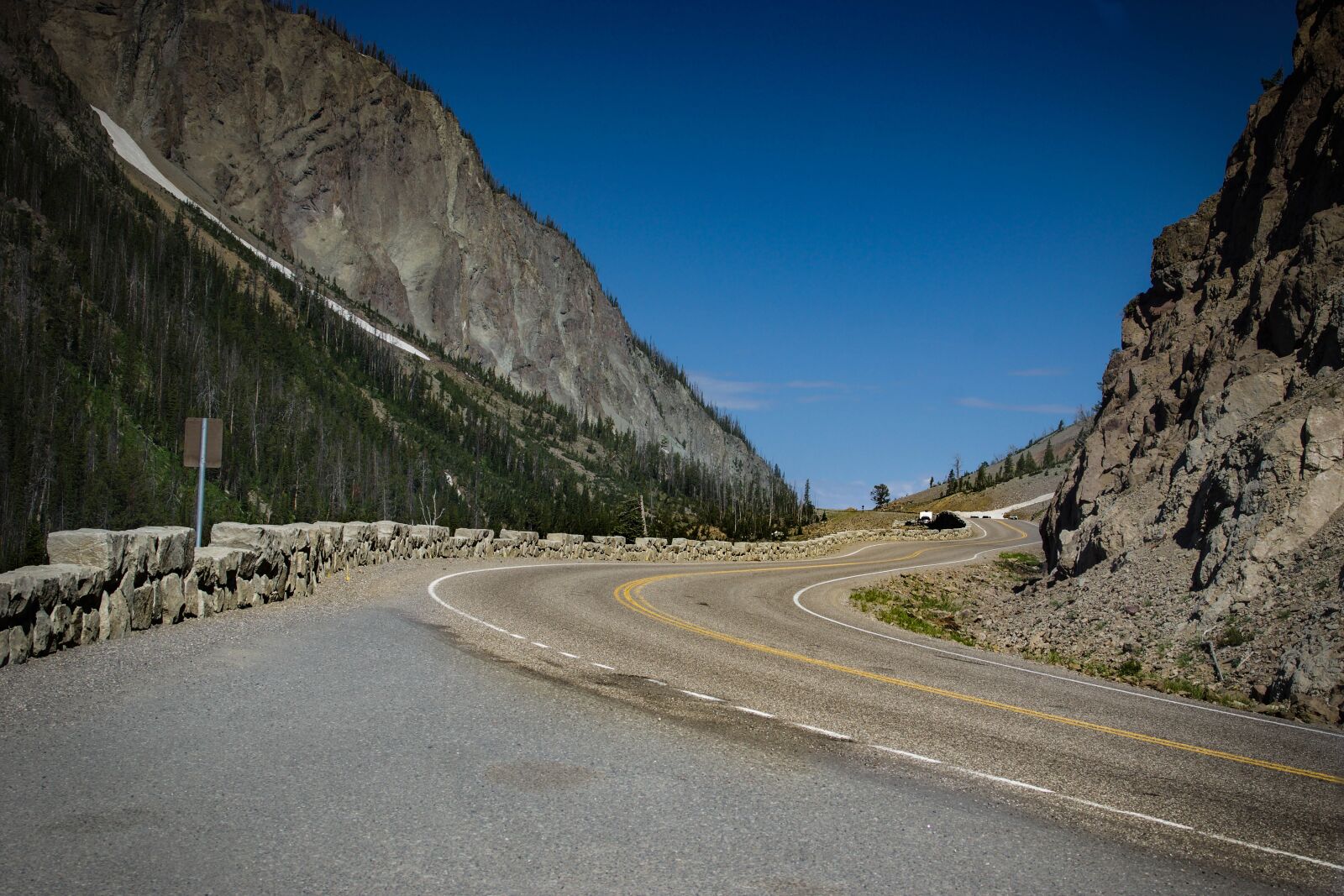 Sony SLT-A77 sample photo. Road, mountains, usa photography