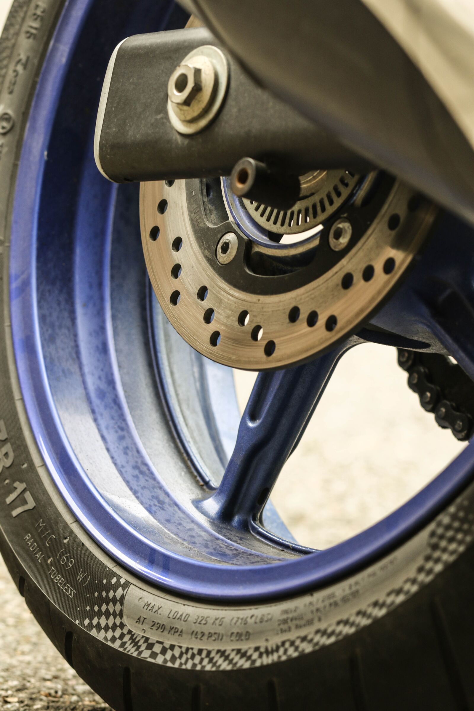 Canon EOS 7D Mark II sample photo. Wheel, motorbike, motorcycle photography