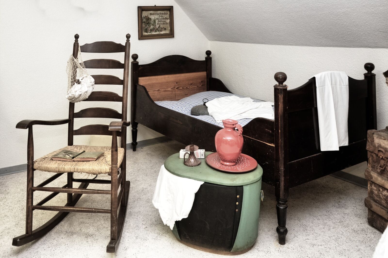Nikon D5100 sample photo. Bed, rocking chair, chest photography