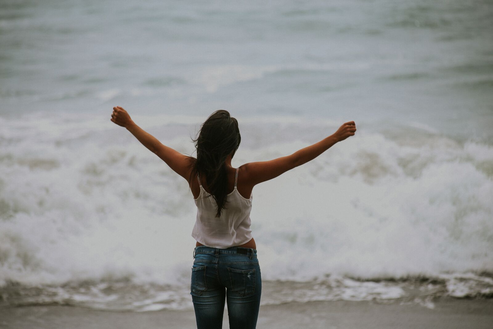 Canon EOS 6D sample photo. Beach, blue jeans, lady photography