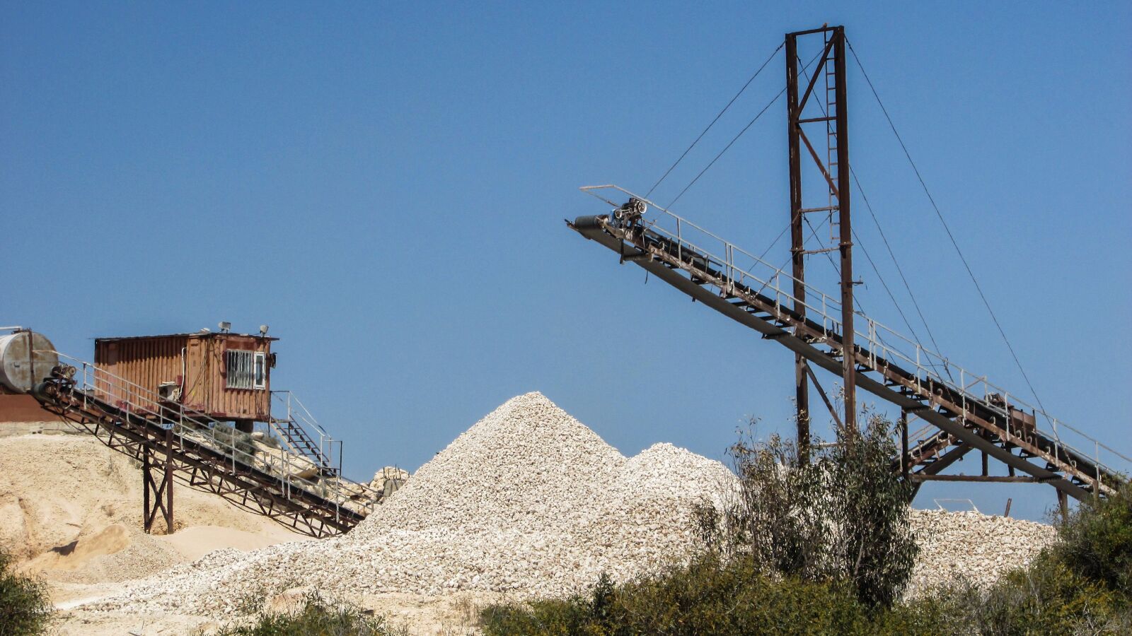 Canon PowerShot SX400 IS sample photo. Quarry, grit, belt photography