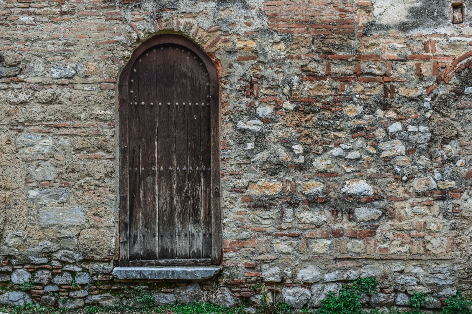 Nikon D3300 sample photo. Door, wall, building photography