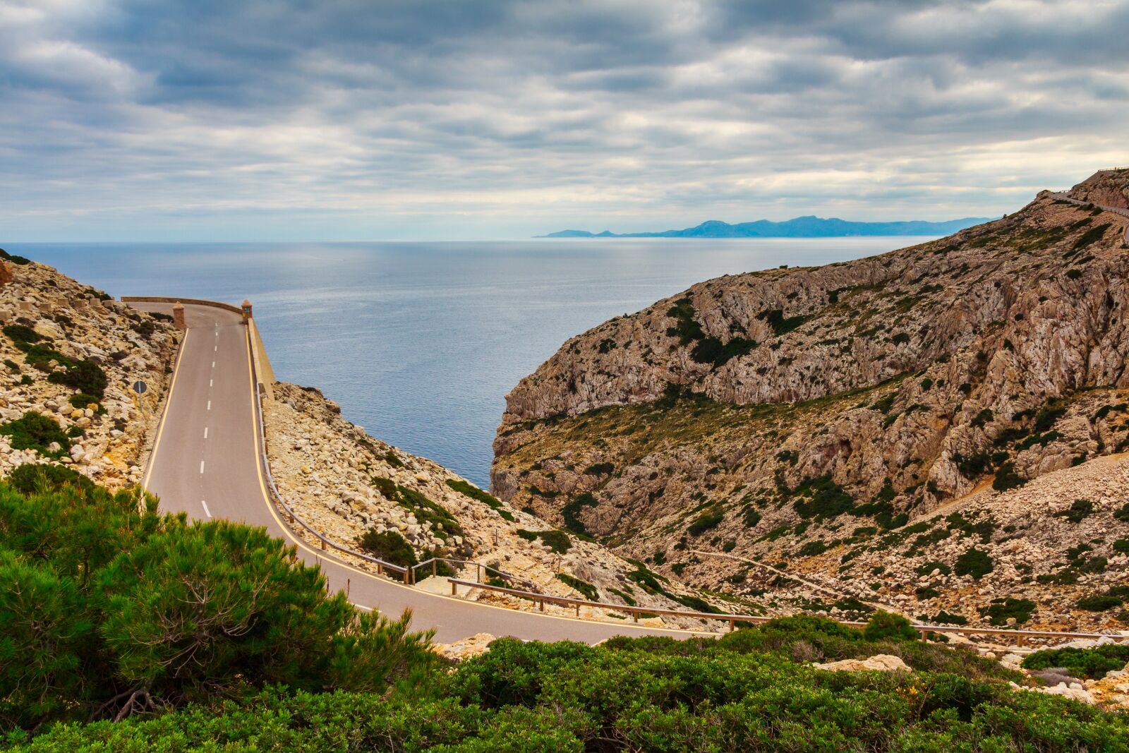 Canon EOS 650D (EOS Rebel T4i / EOS Kiss X6i) sample photo. Mountains, mallorca, coast photography