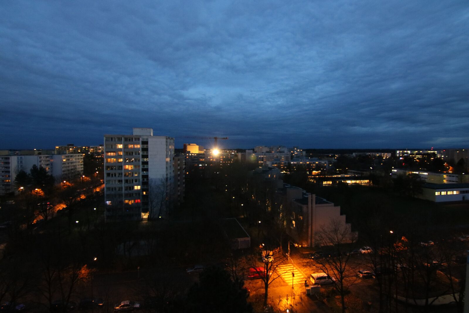 Canon EOS 750D (EOS Rebel T6i / EOS Kiss X8i) sample photo. Neuperlach, night, perlach photography