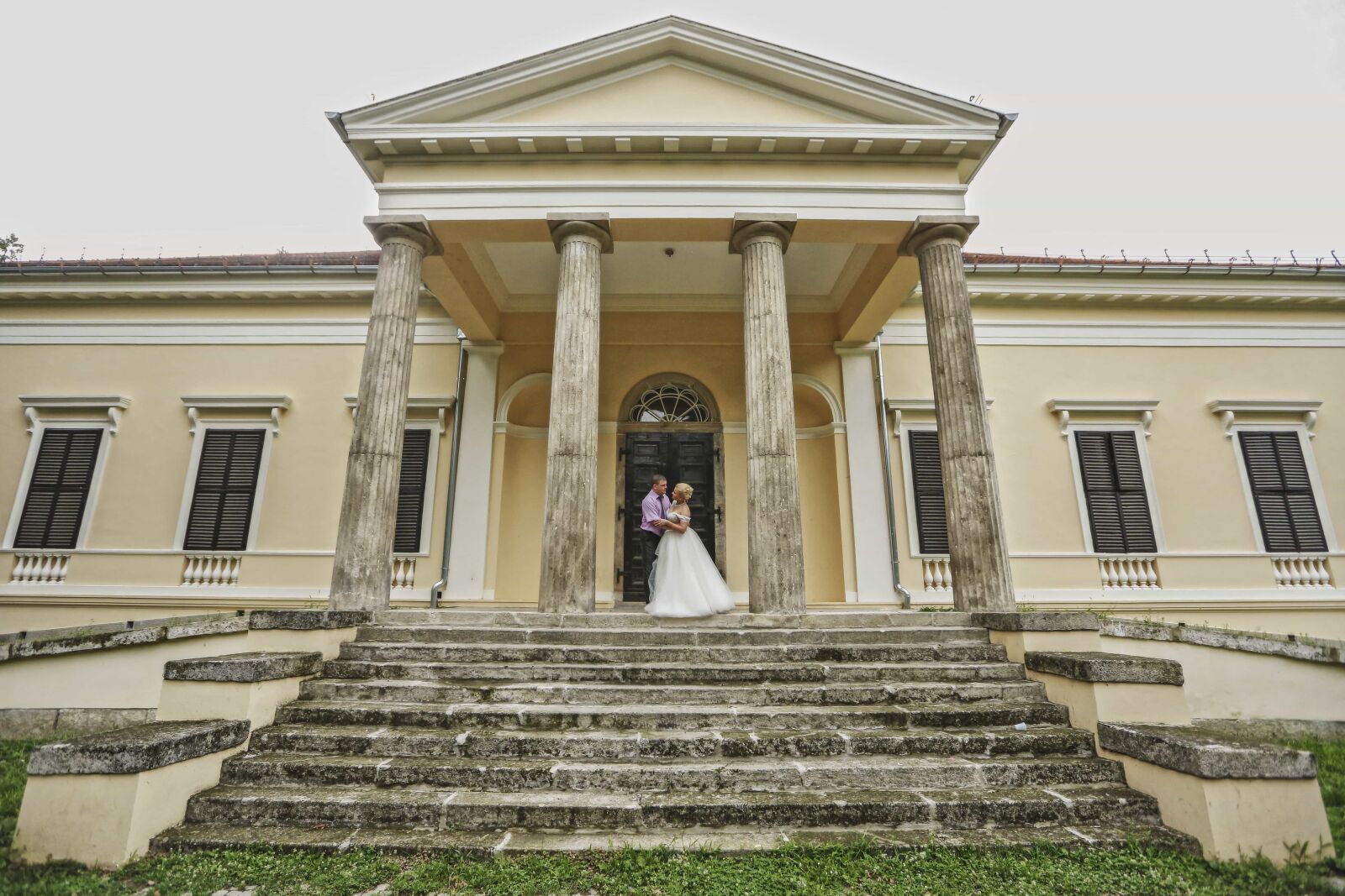Canon EF 16-35mm F2.8L II USM sample photo. Castle, entrance, hug, imperial photography