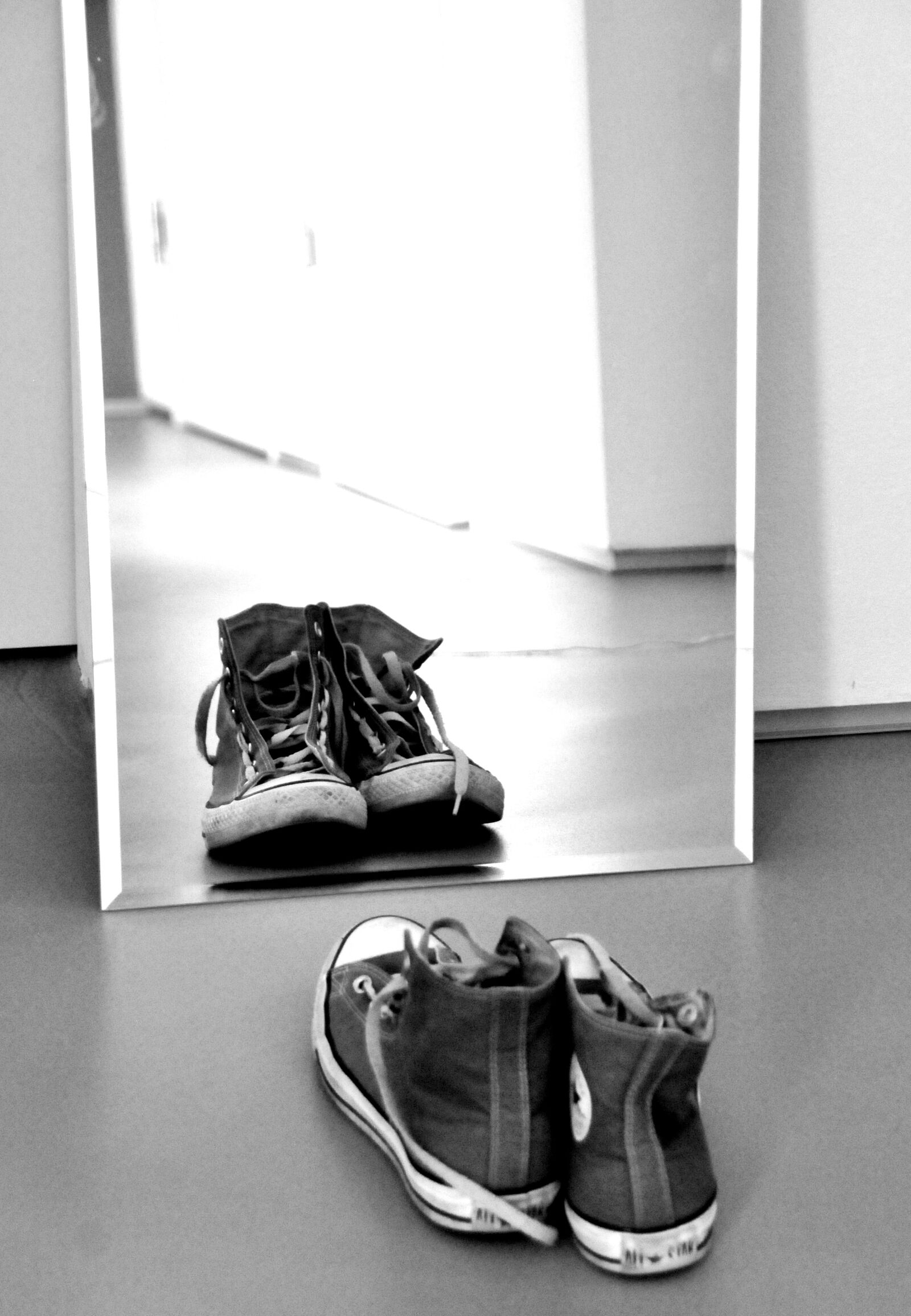 Nikon D300 sample photo. Mirror, converse, mirror image photography