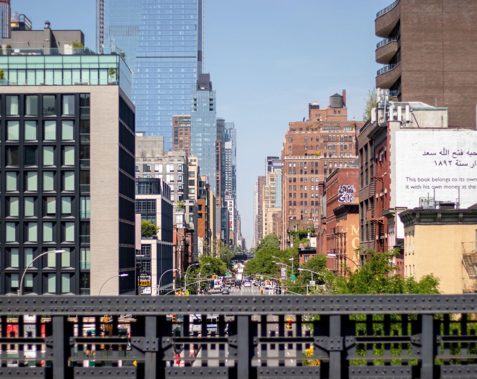 Canon EOS 80D + Canon EF 50mm F1.8 STM sample photo. High line, street, city photography