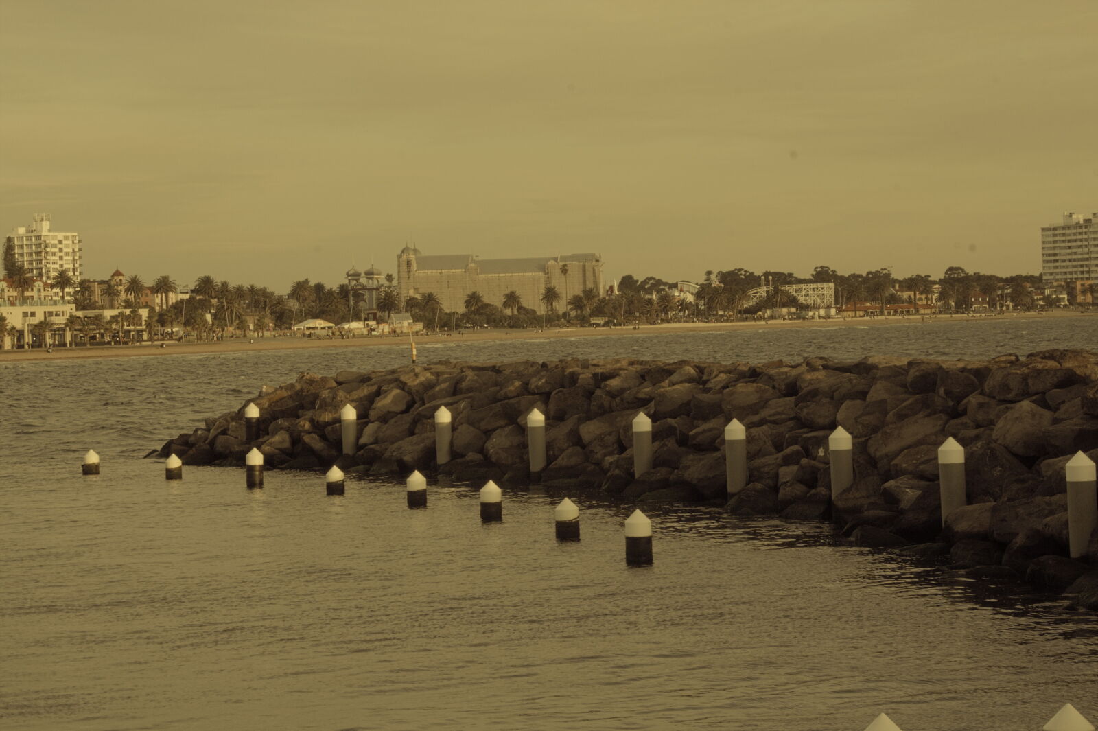 Canon EOS 600D (Rebel EOS T3i / EOS Kiss X5) sample photo. Beach photography
