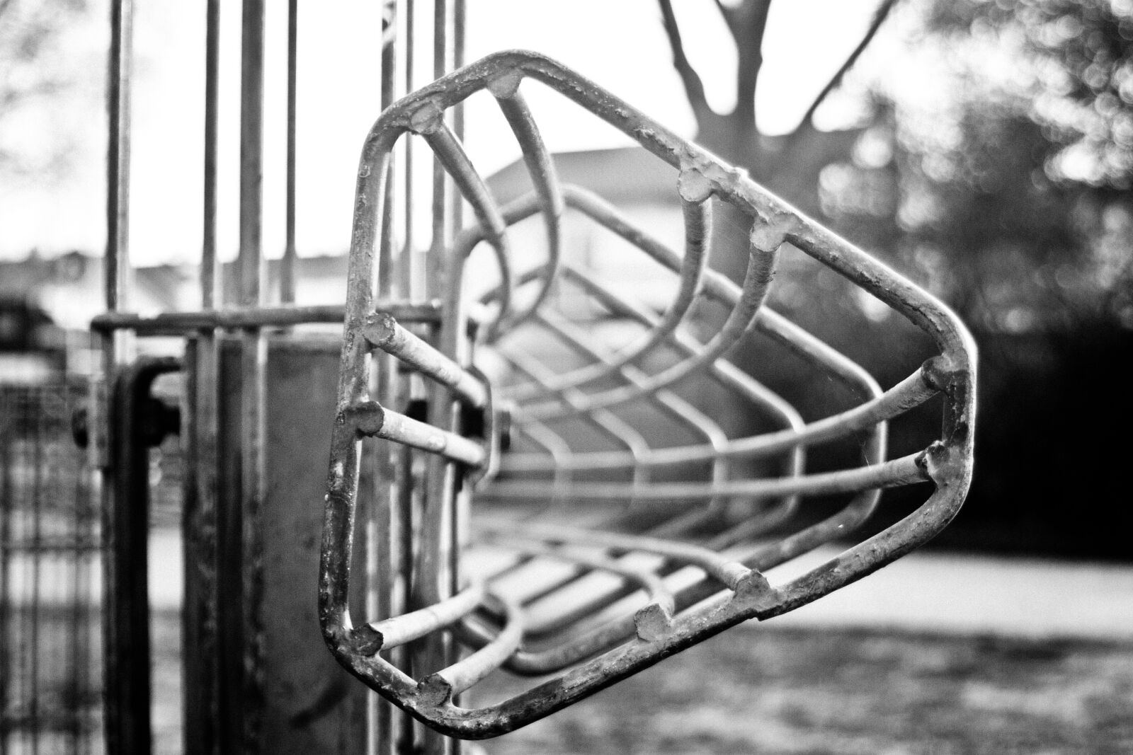 Canon EOS 20D sample photo. Steel, wire, metal photography